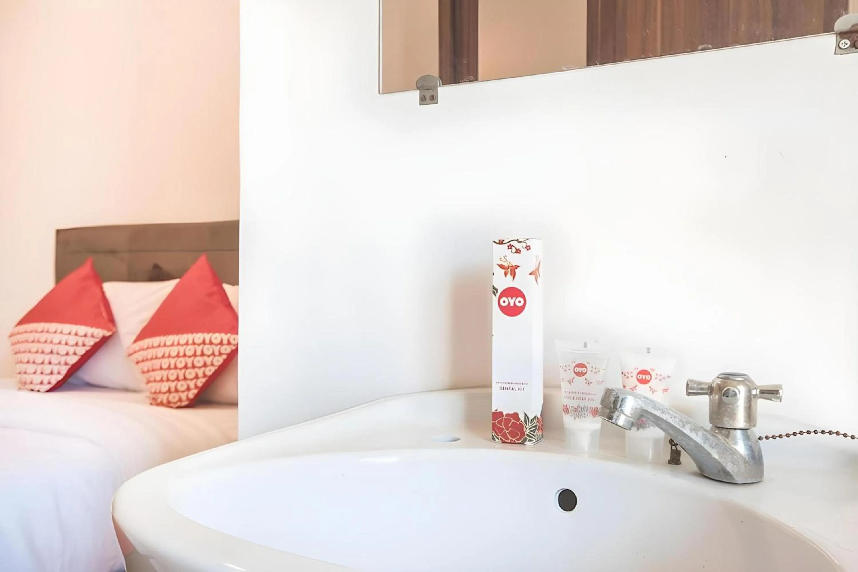 Photo of the whole room, Bed in Capital O 332 Residence G17 Kemang