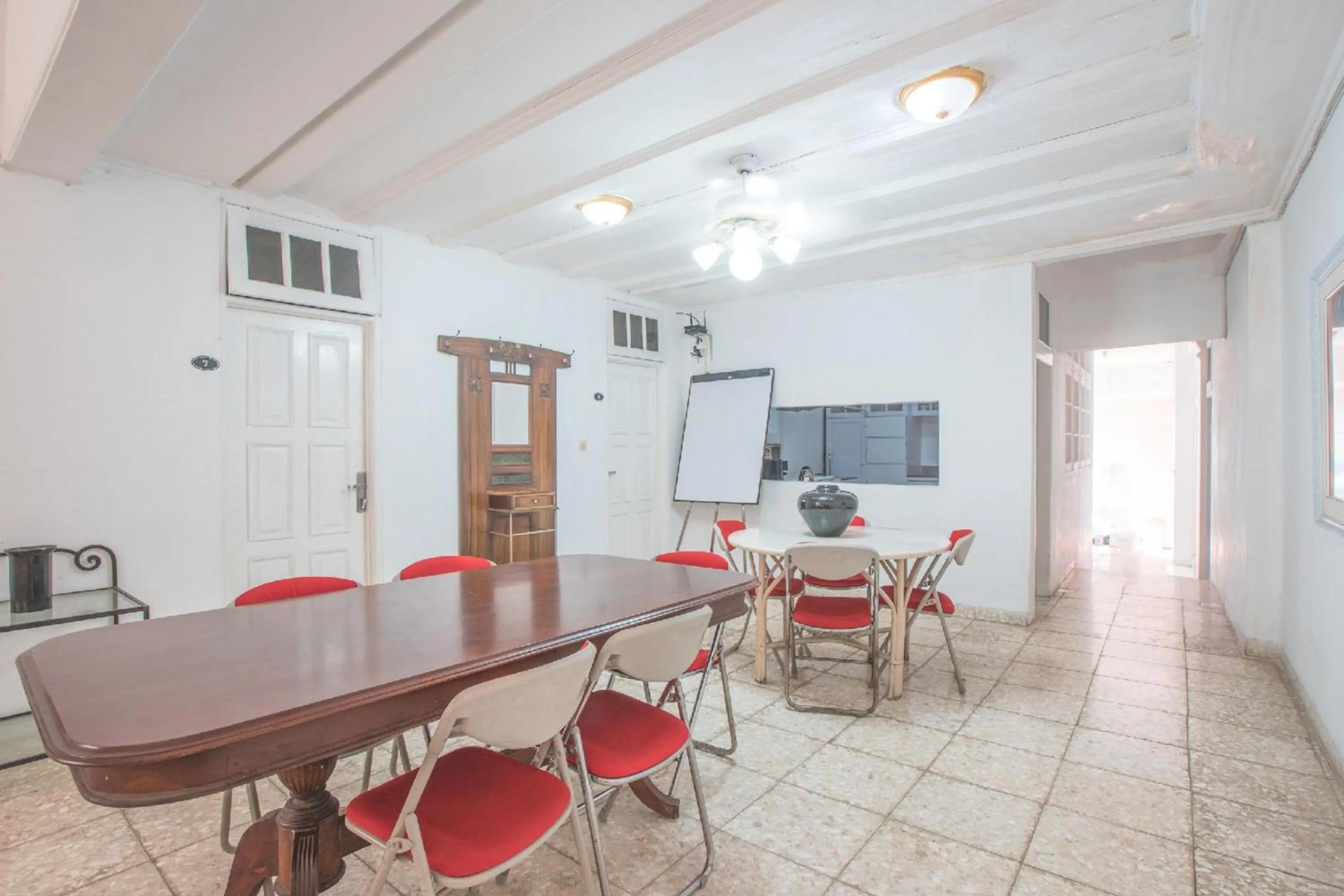 Meeting/conference room in Capital O 332 Residence G17 Kemang