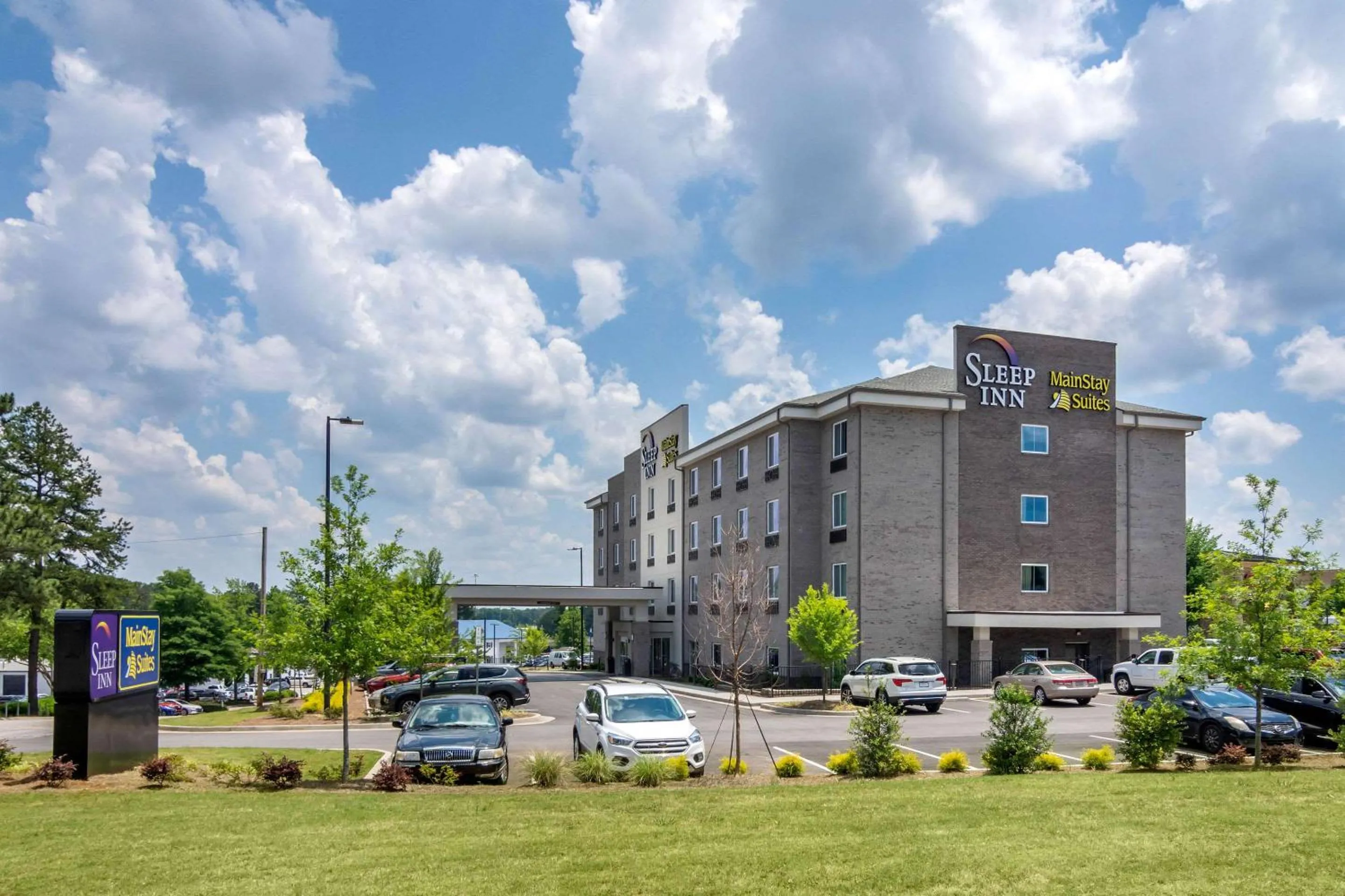 Property building in MainStay Suites Newnan Atlanta South