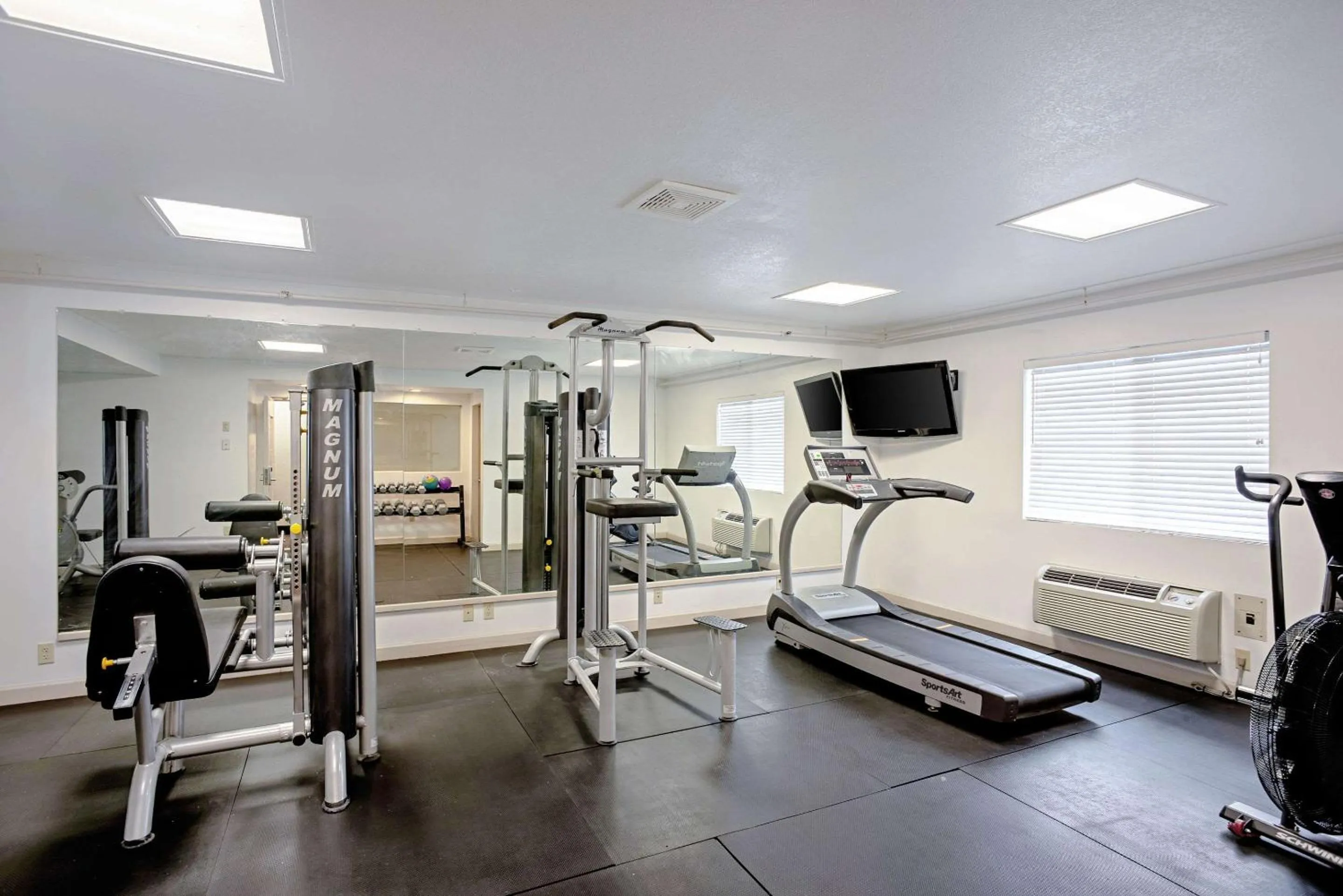 Fitness centre/facilities in Quality Inn Frontier at US Hwy 30