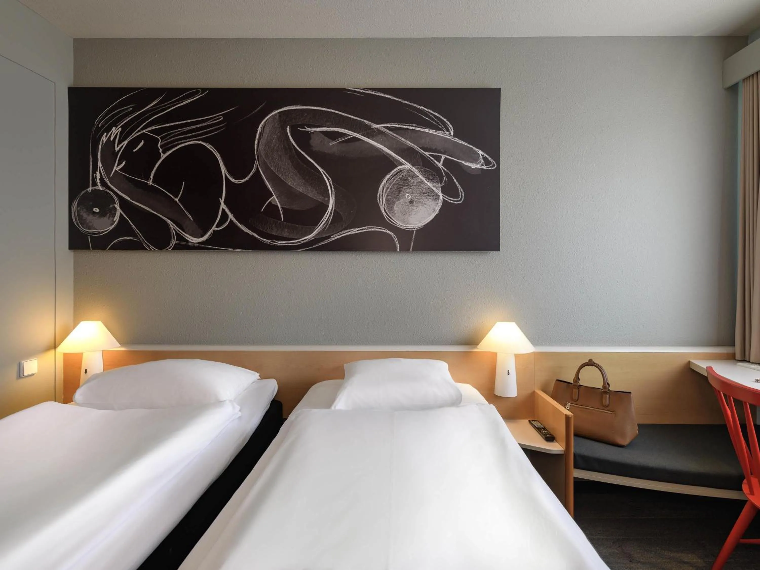 Bedroom, Bed in ibis Hamburg Alsterring