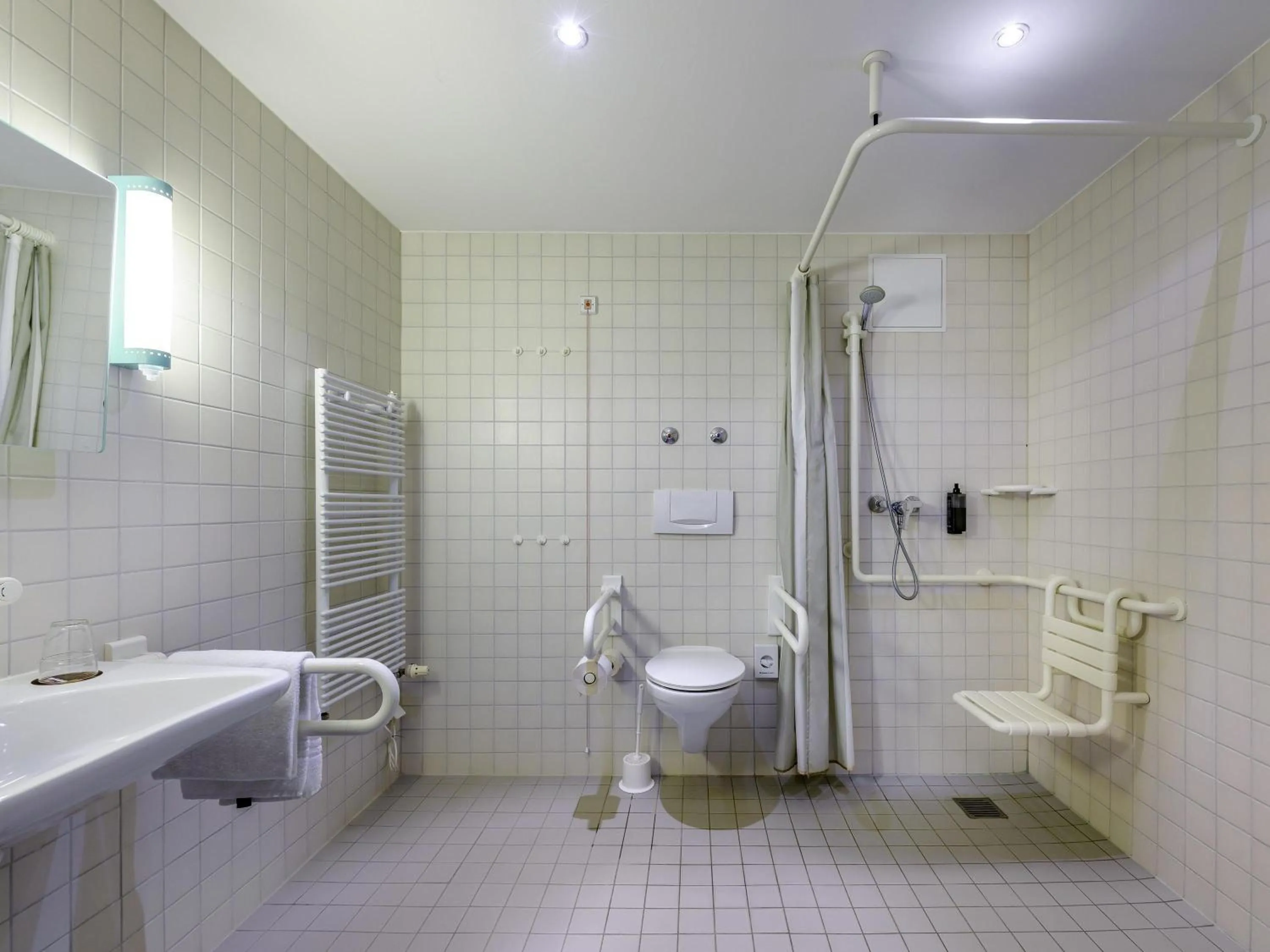 Bedroom in ibis Hamburg Alsterring