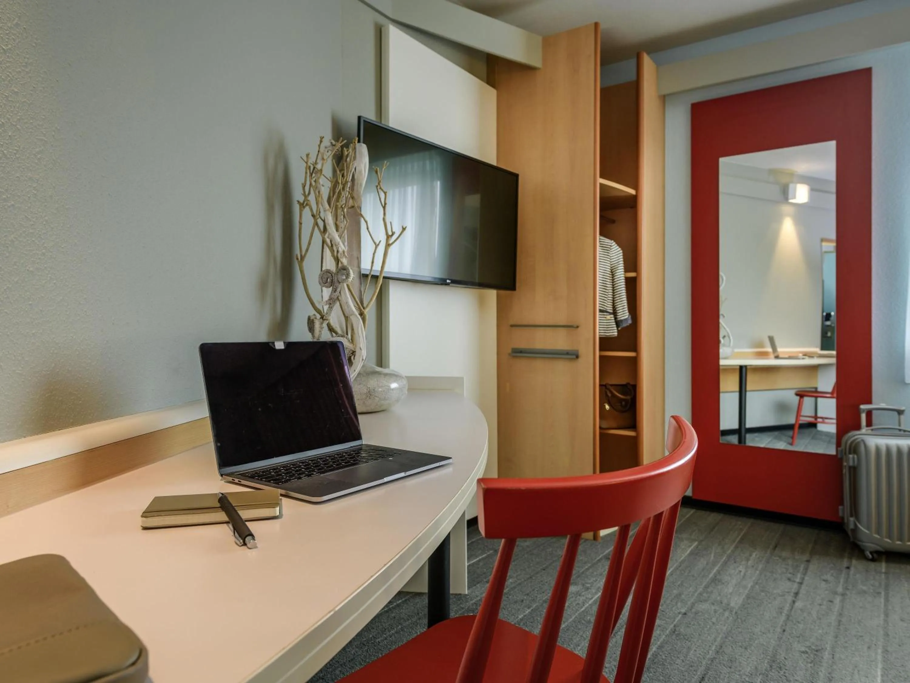 TV and multimedia in ibis Hamburg Alsterring