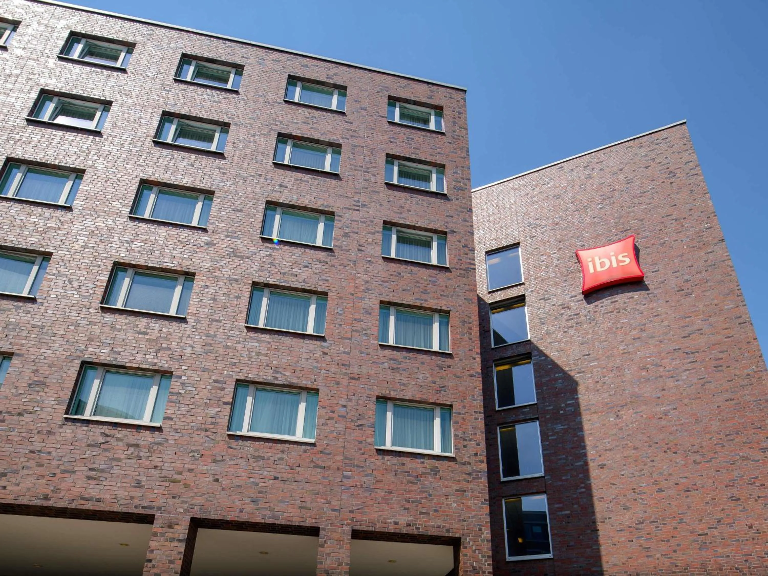 Property building in ibis Hamburg Alsterring