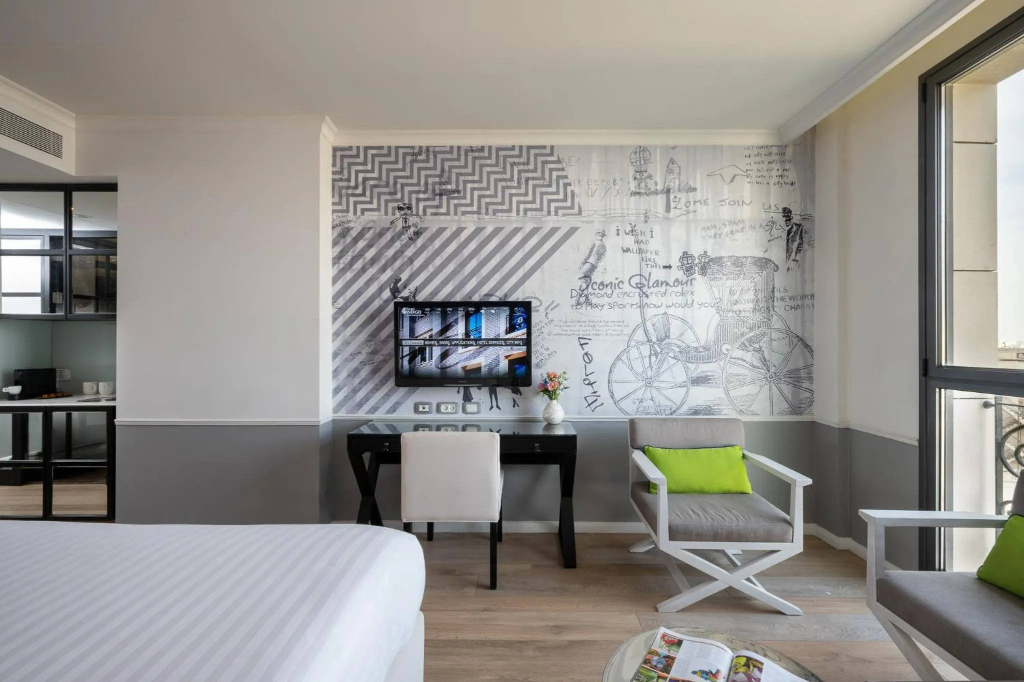 TV and multimedia, Bed in Hotel Indigo Tel Aviv - Diamond District by IHG