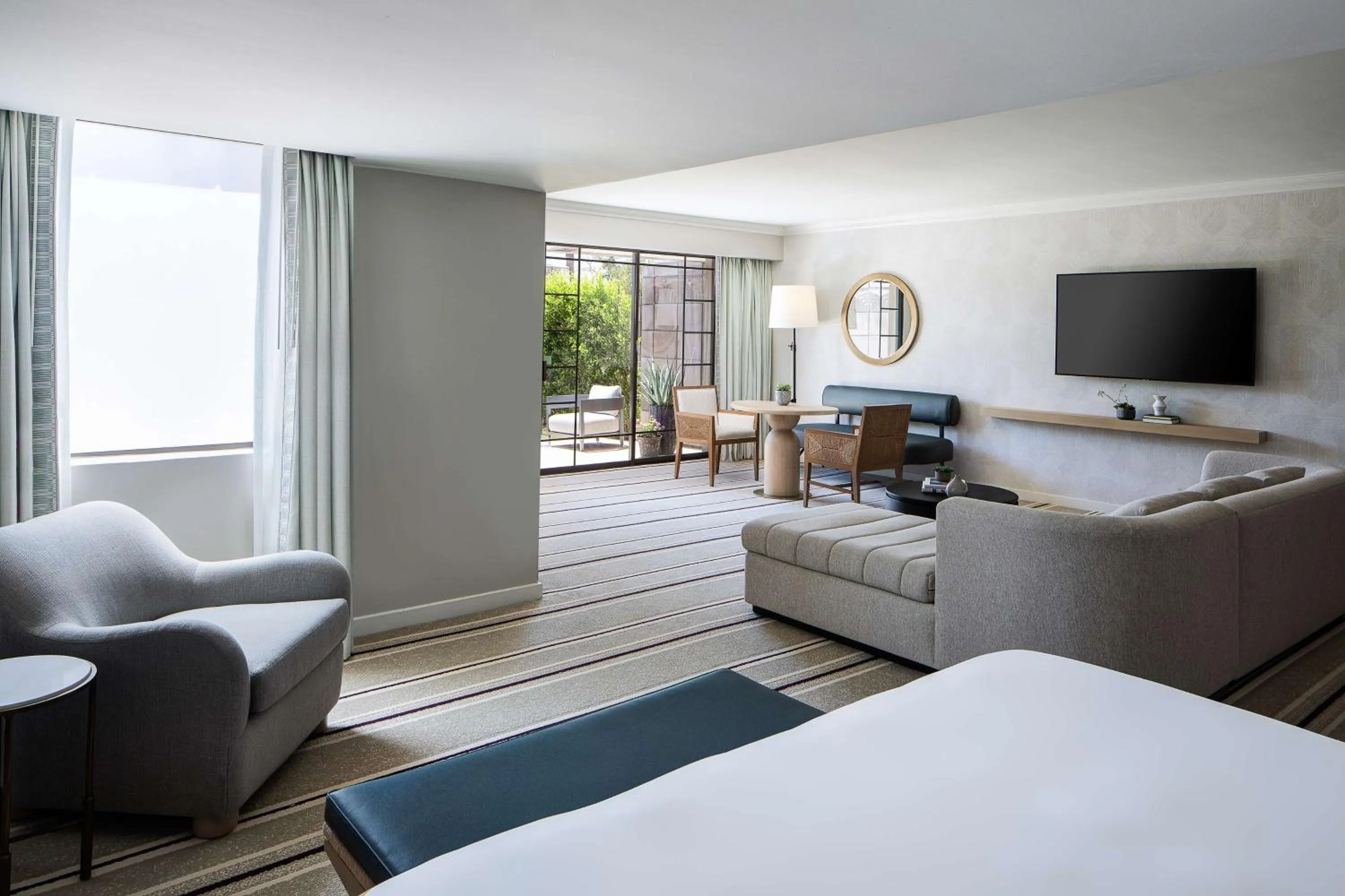 Living room, Bed in Arizona Biltmore, LXR Hotels & Resorts