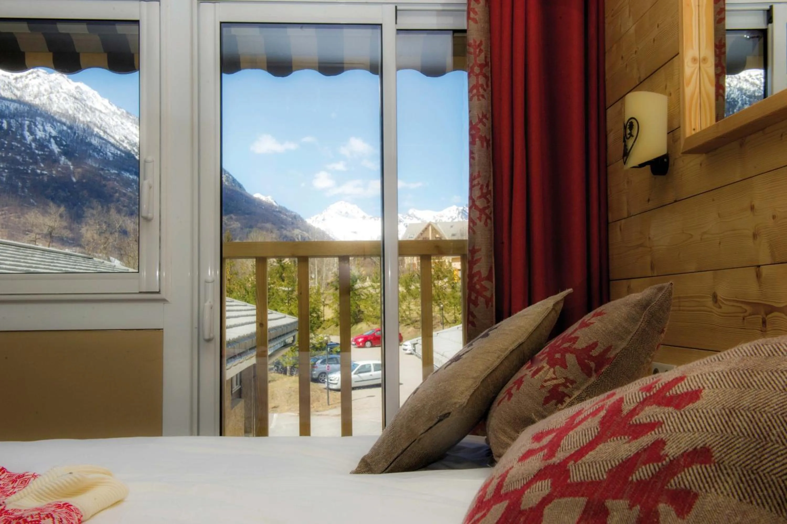 Mountain view, Bed in Club Vacances Bleues Les Alpes d'Azur