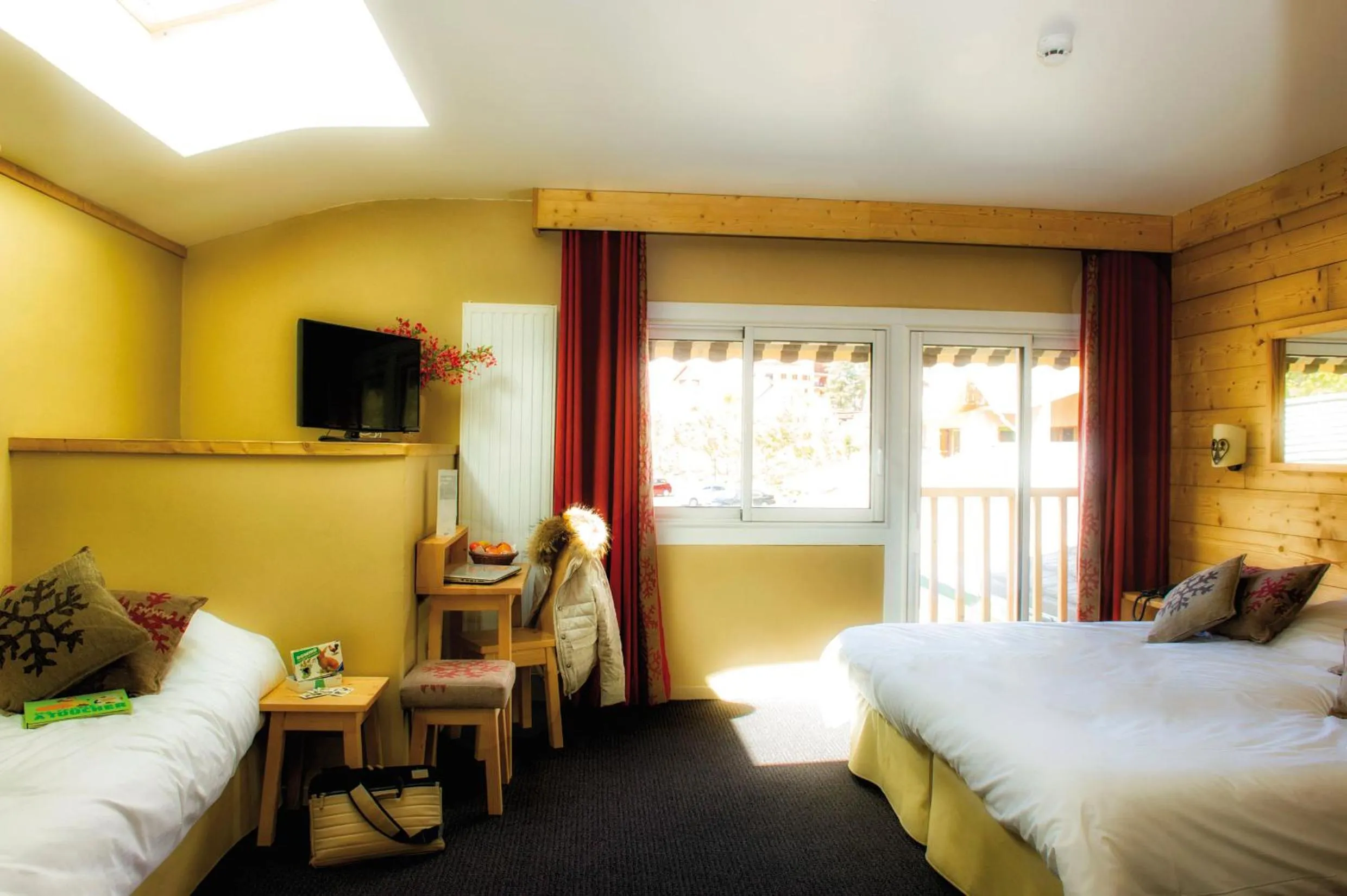 Photo of the whole room, Bed in Club Vacances Bleues Les Alpes d'Azur