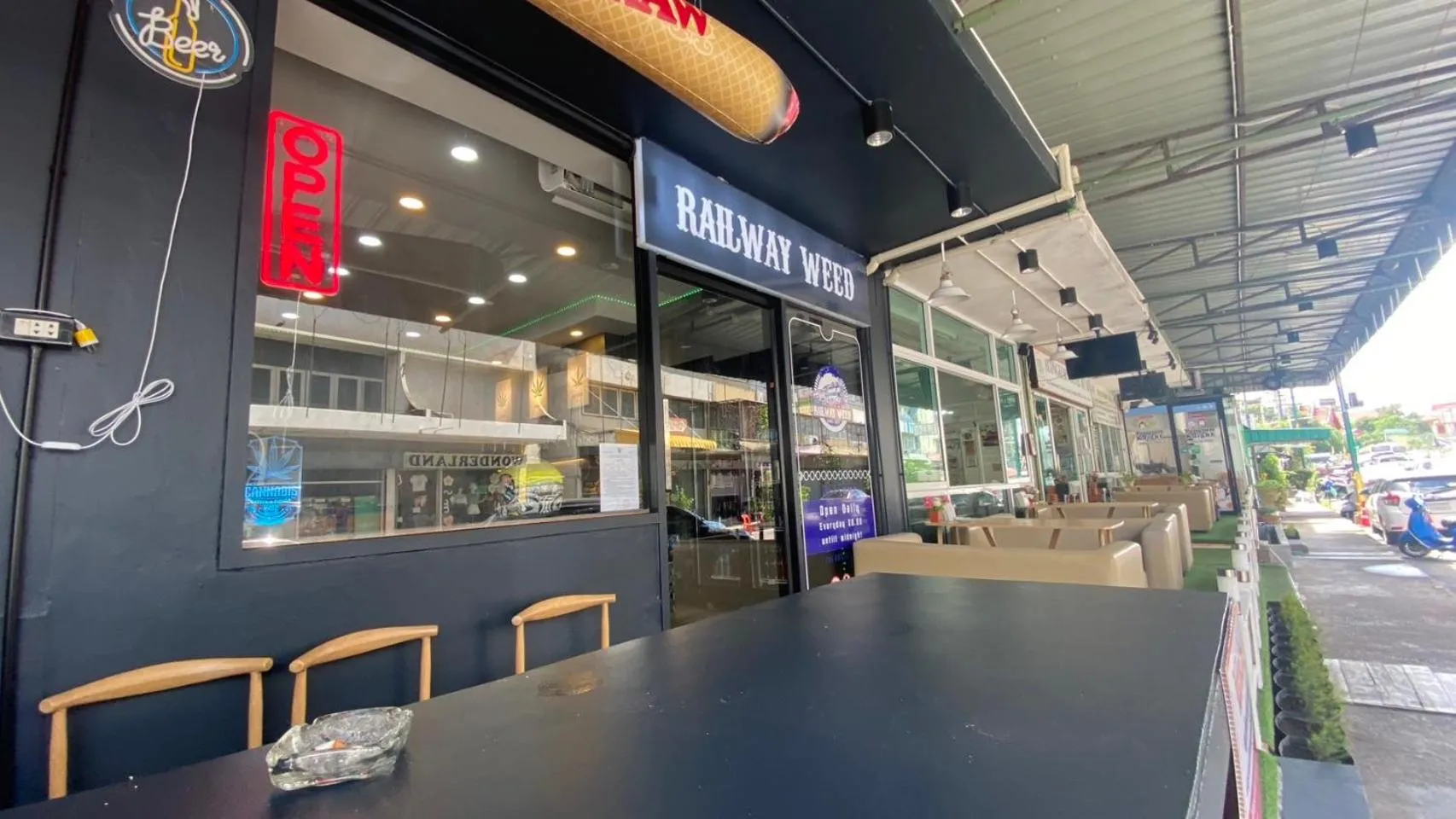 Alongkorn hotel by SB