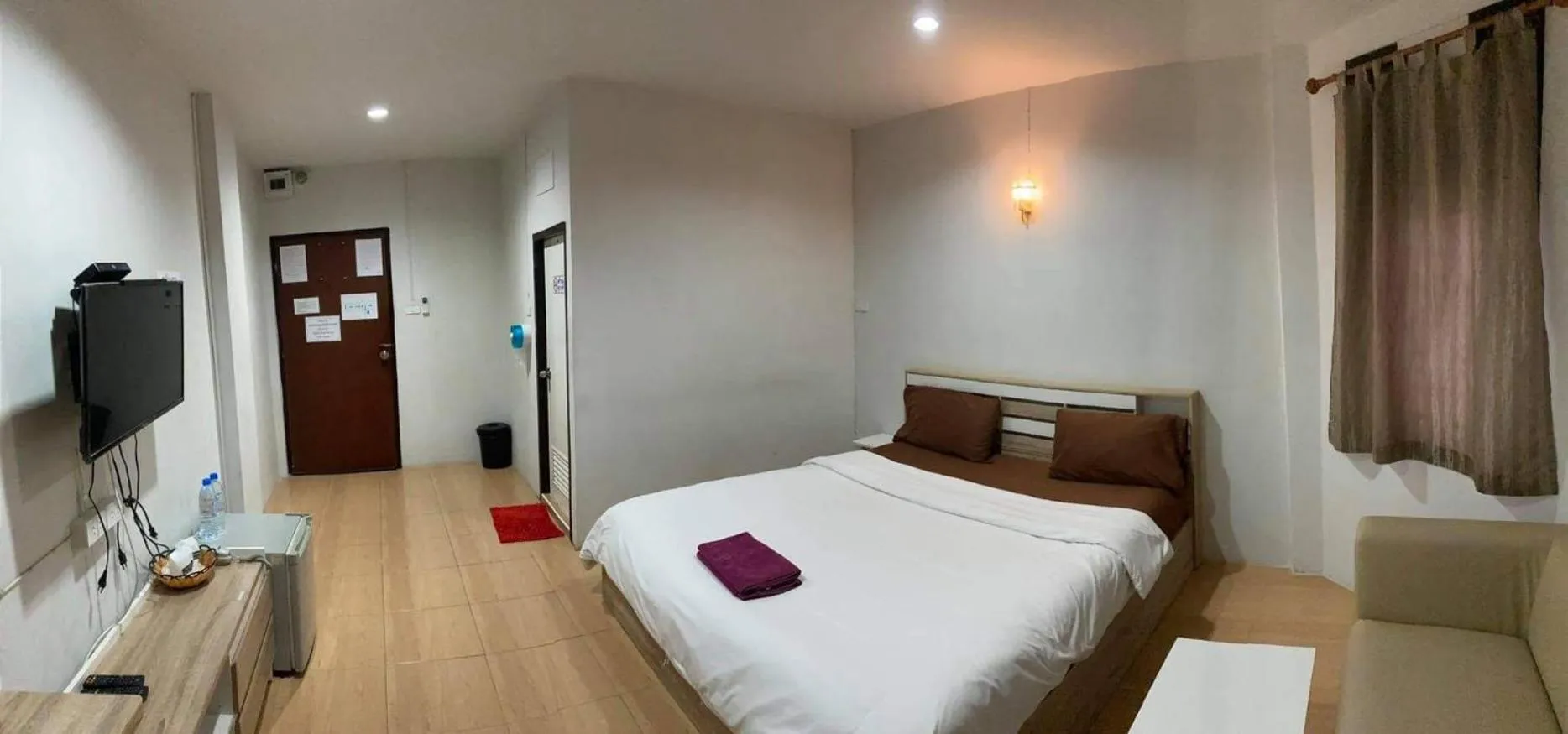 Bed in Alongkorn hotel by SB