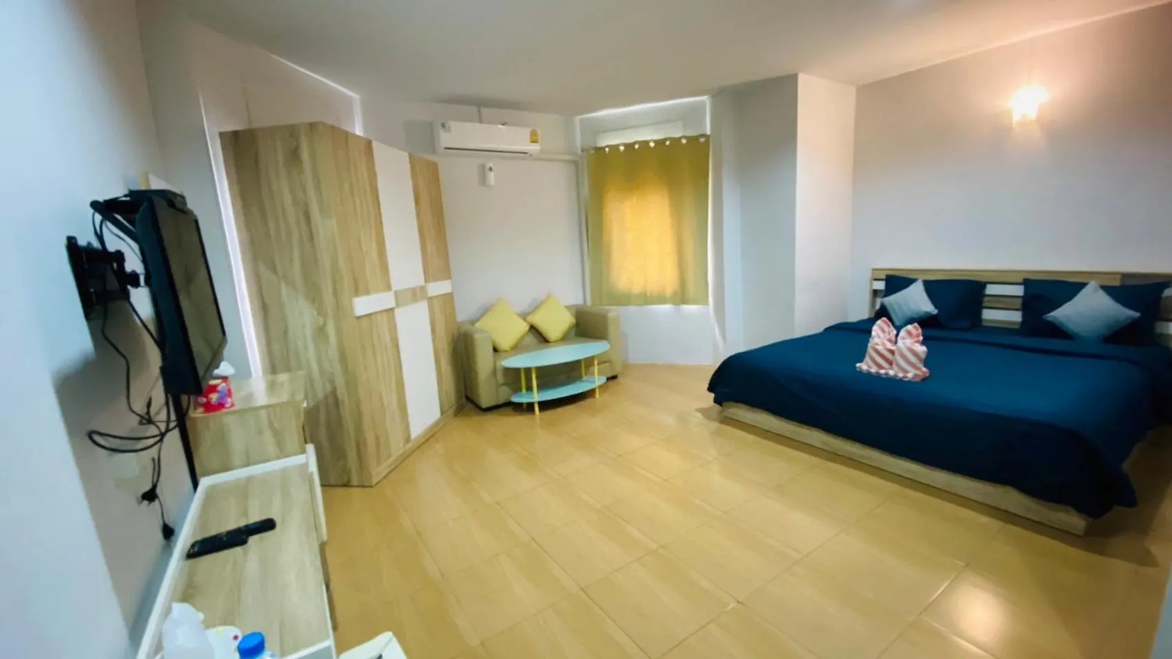 Bed in Alongkorn hotel by SB