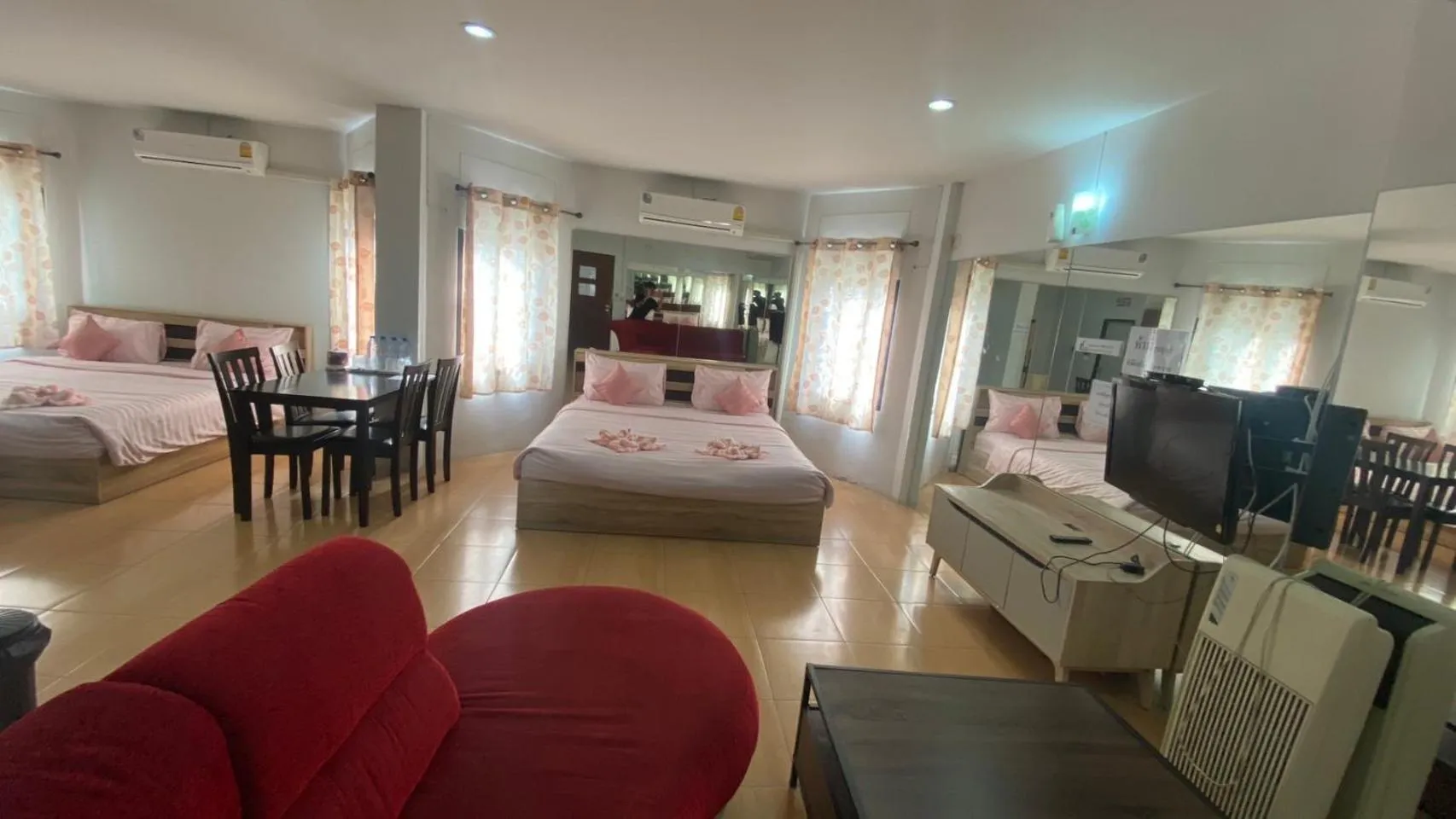 Bed in Alongkorn hotel by SB