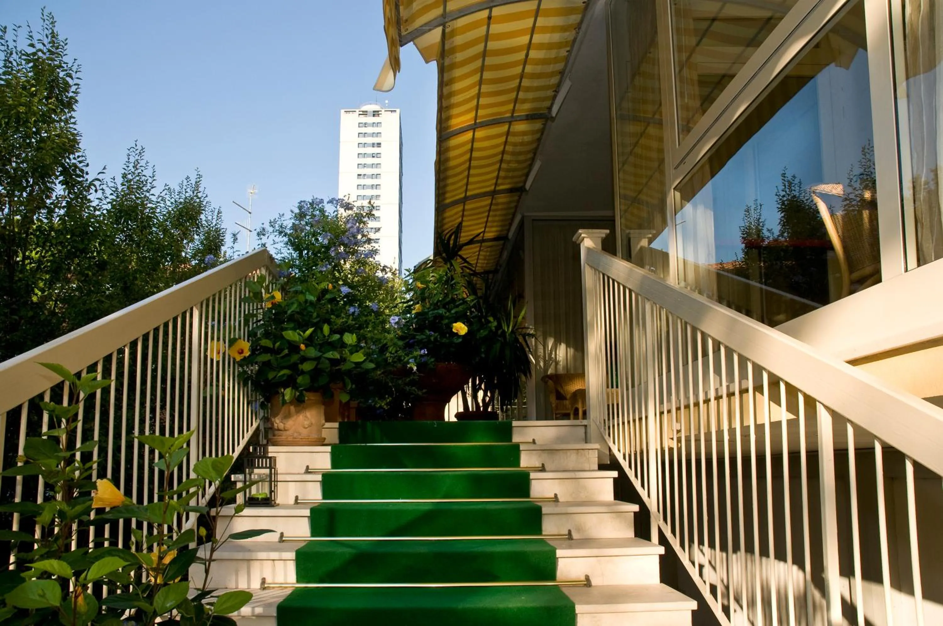 Facade/entrance in Hotel Donatello