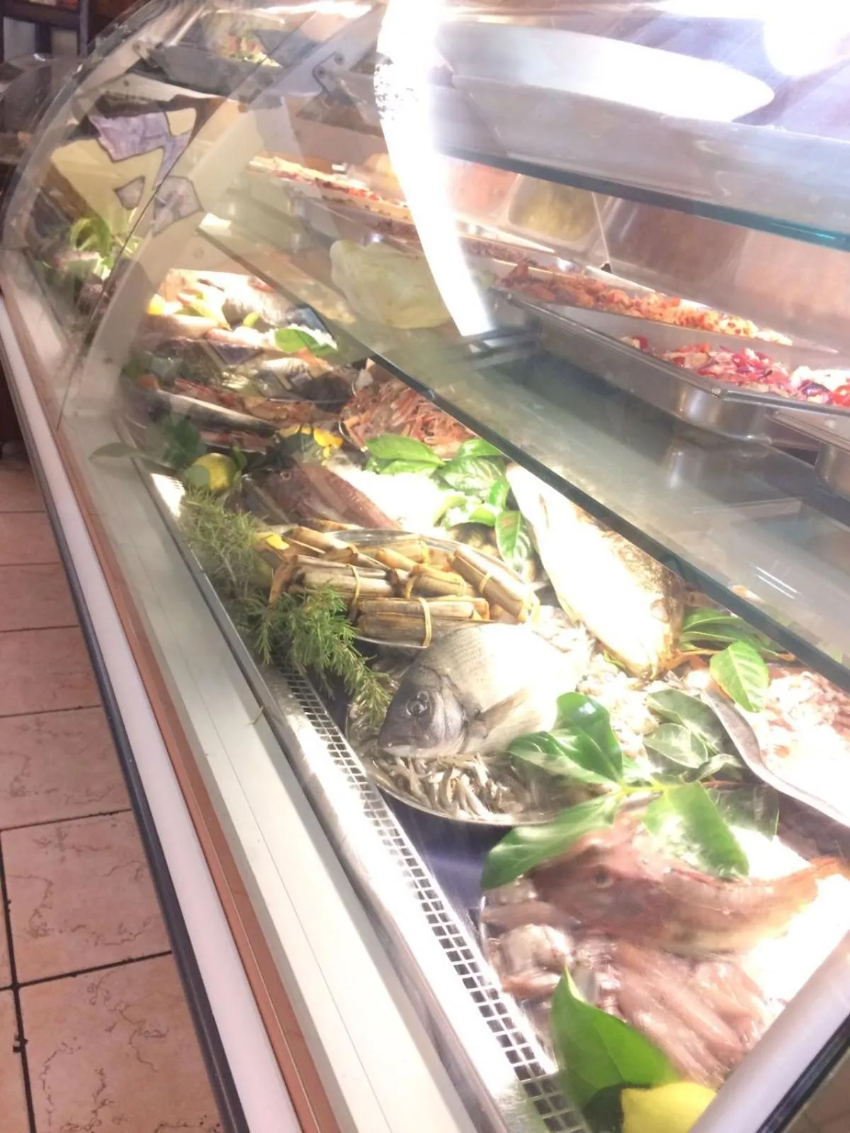 Restaurant/places to eat in Gil's Hotel