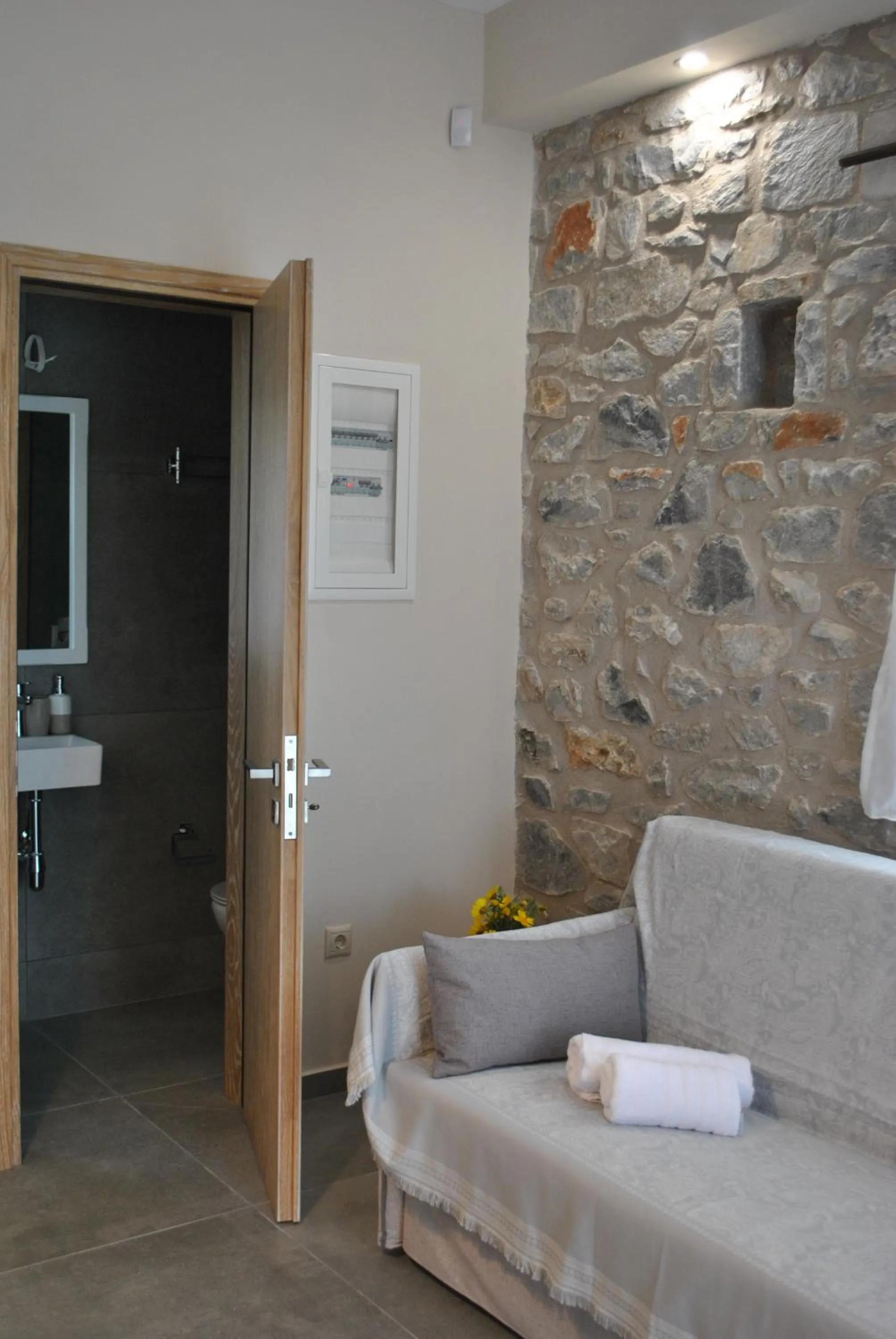 Petras Gi - Stone Houses