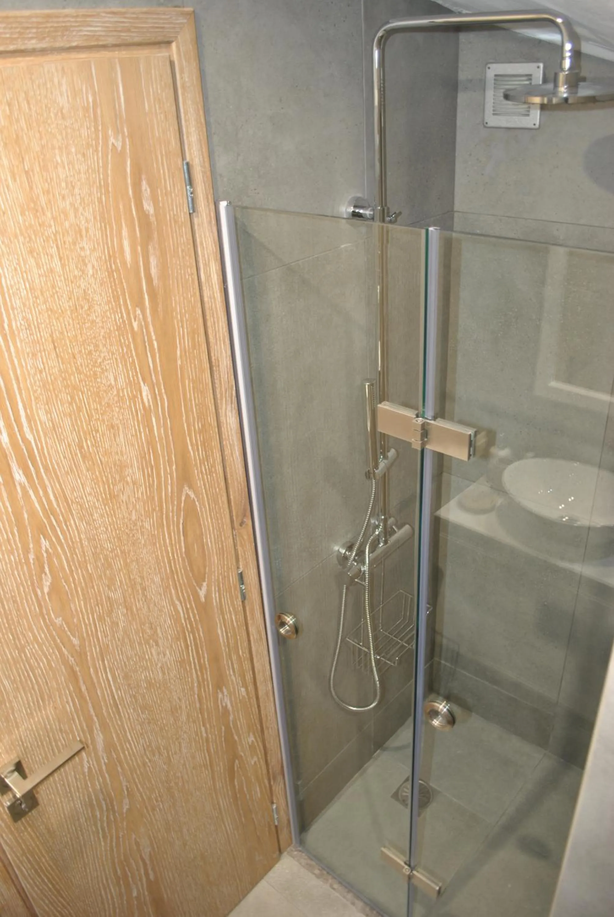 Petras Gi - Stone Houses