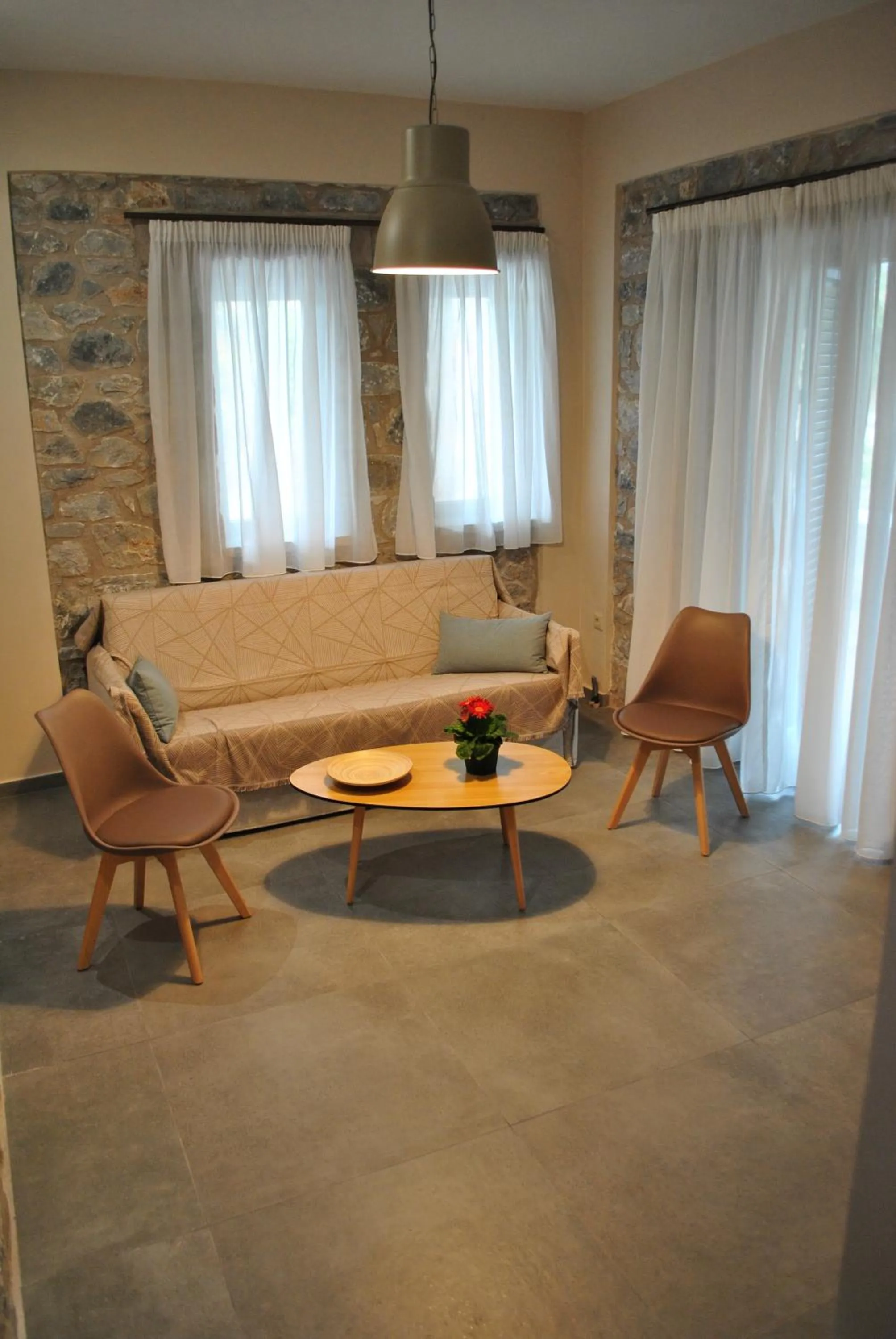 Petras Gi - Stone Houses