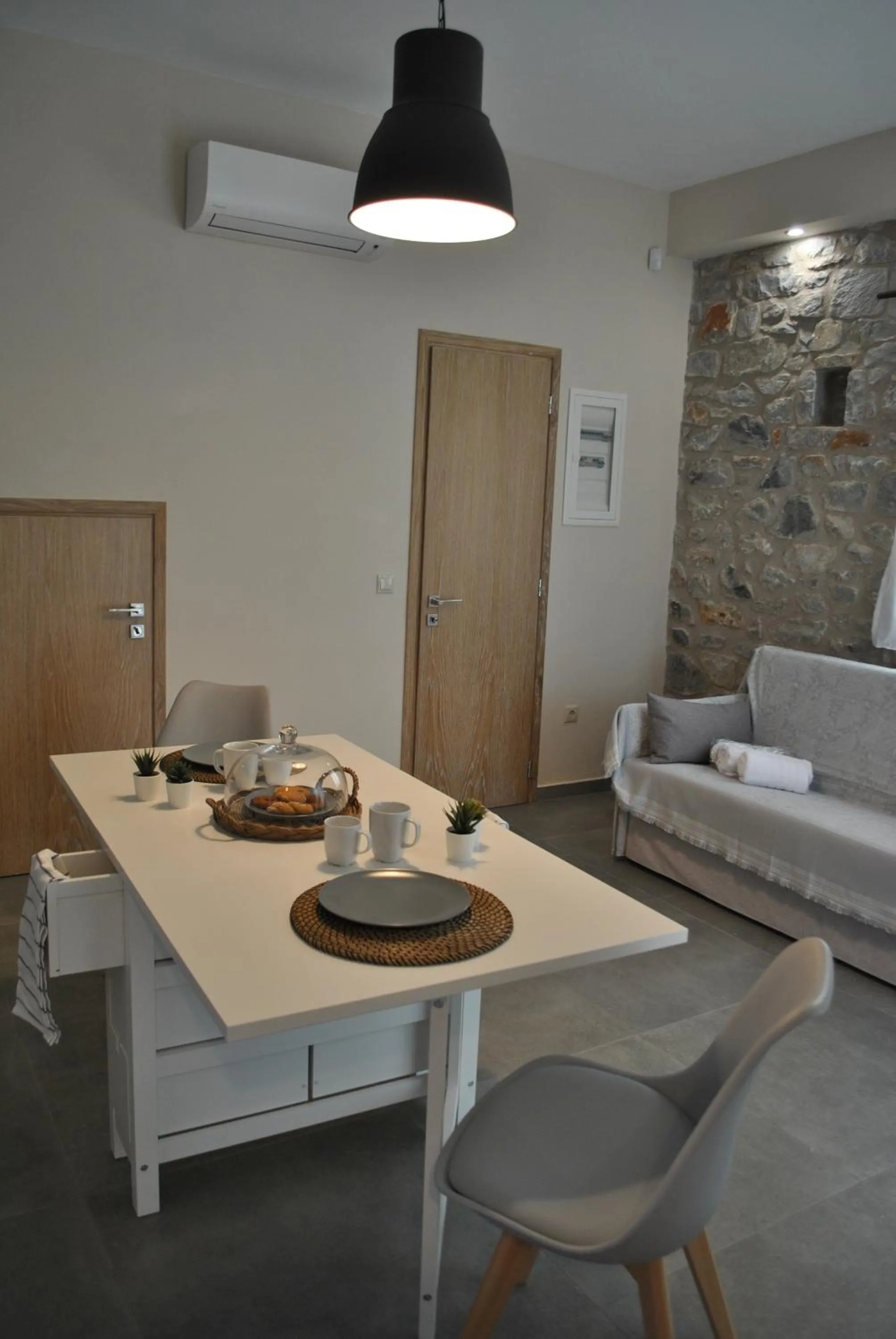 Petras Gi - Stone Houses