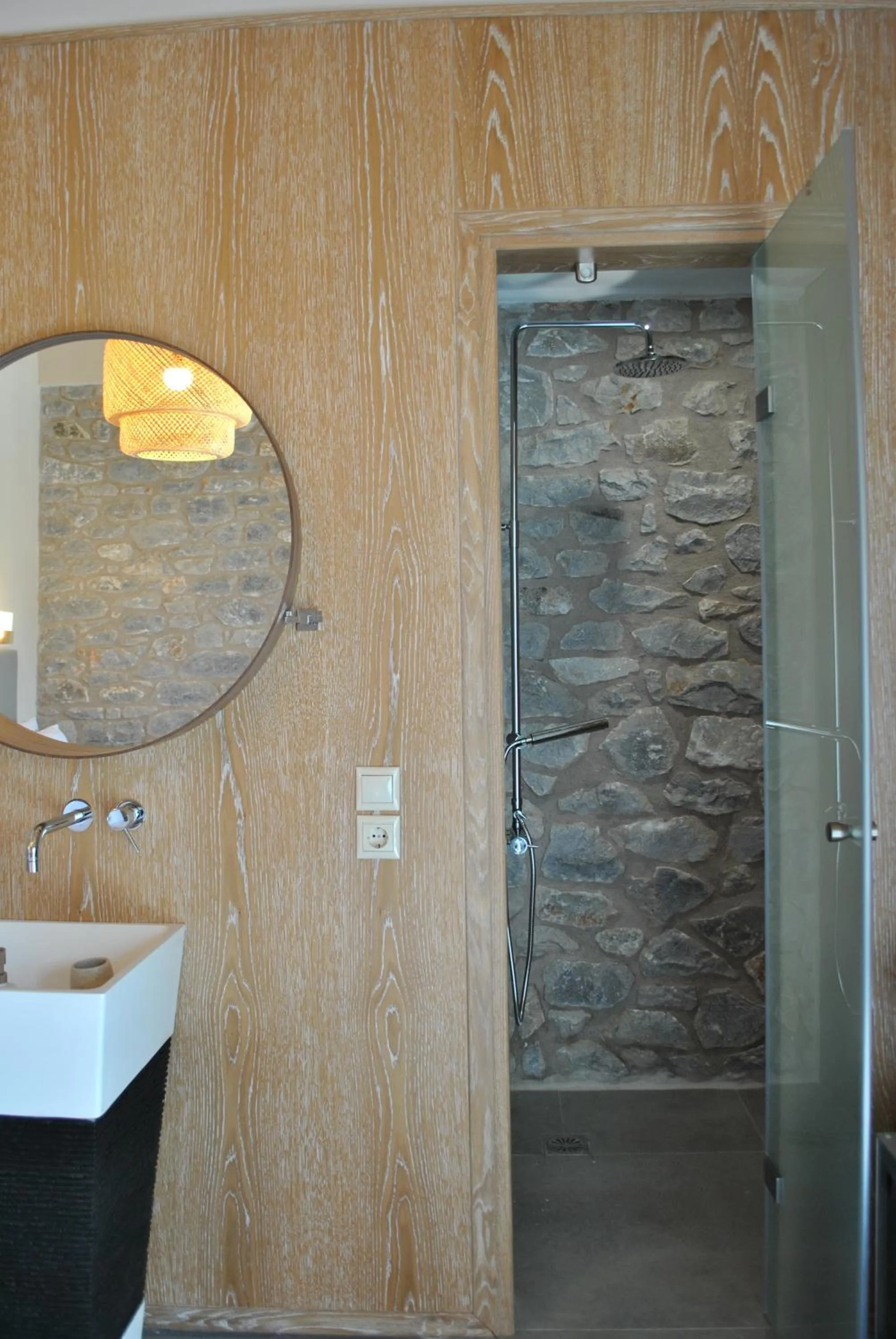 Petras Gi - Stone Houses