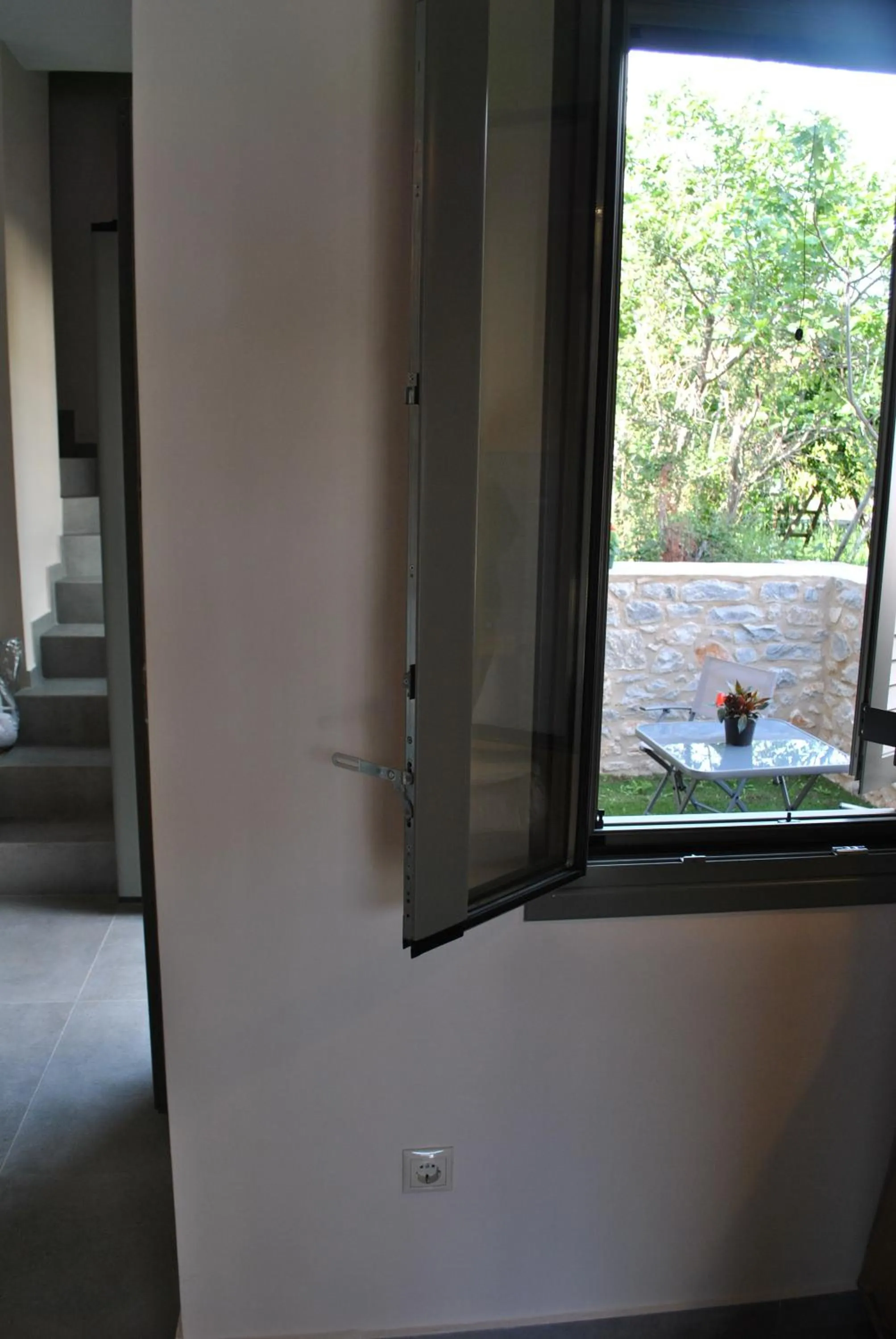 Petras Gi - Stone Houses