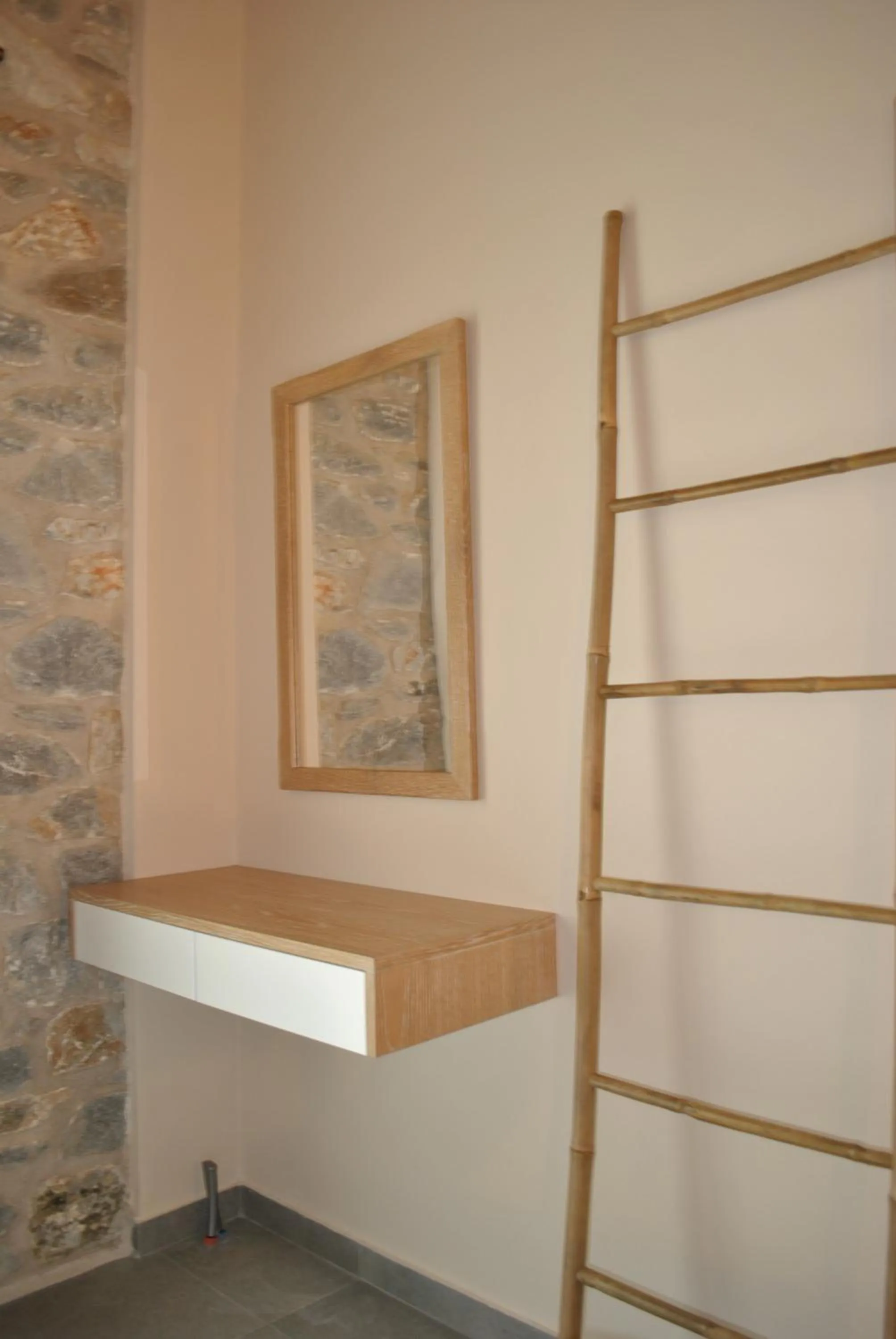 Petras Gi - Stone Houses