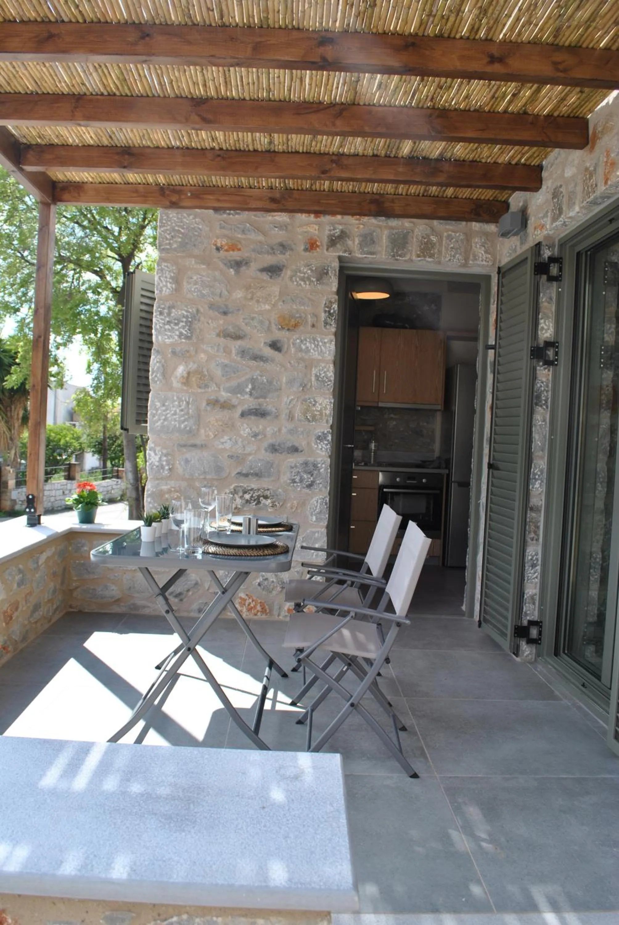 Petras Gi - Stone Houses