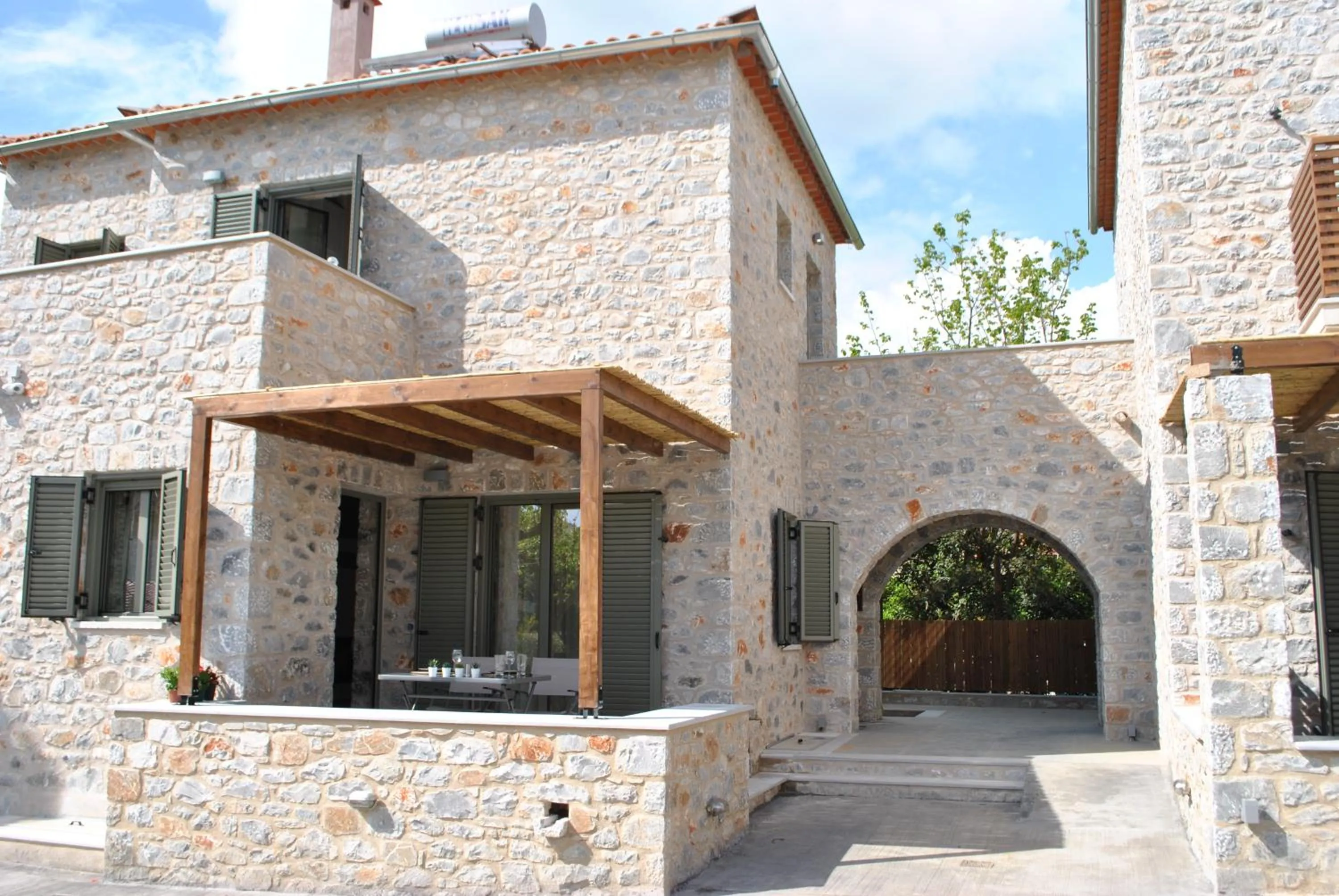 Petras Gi - Stone Houses