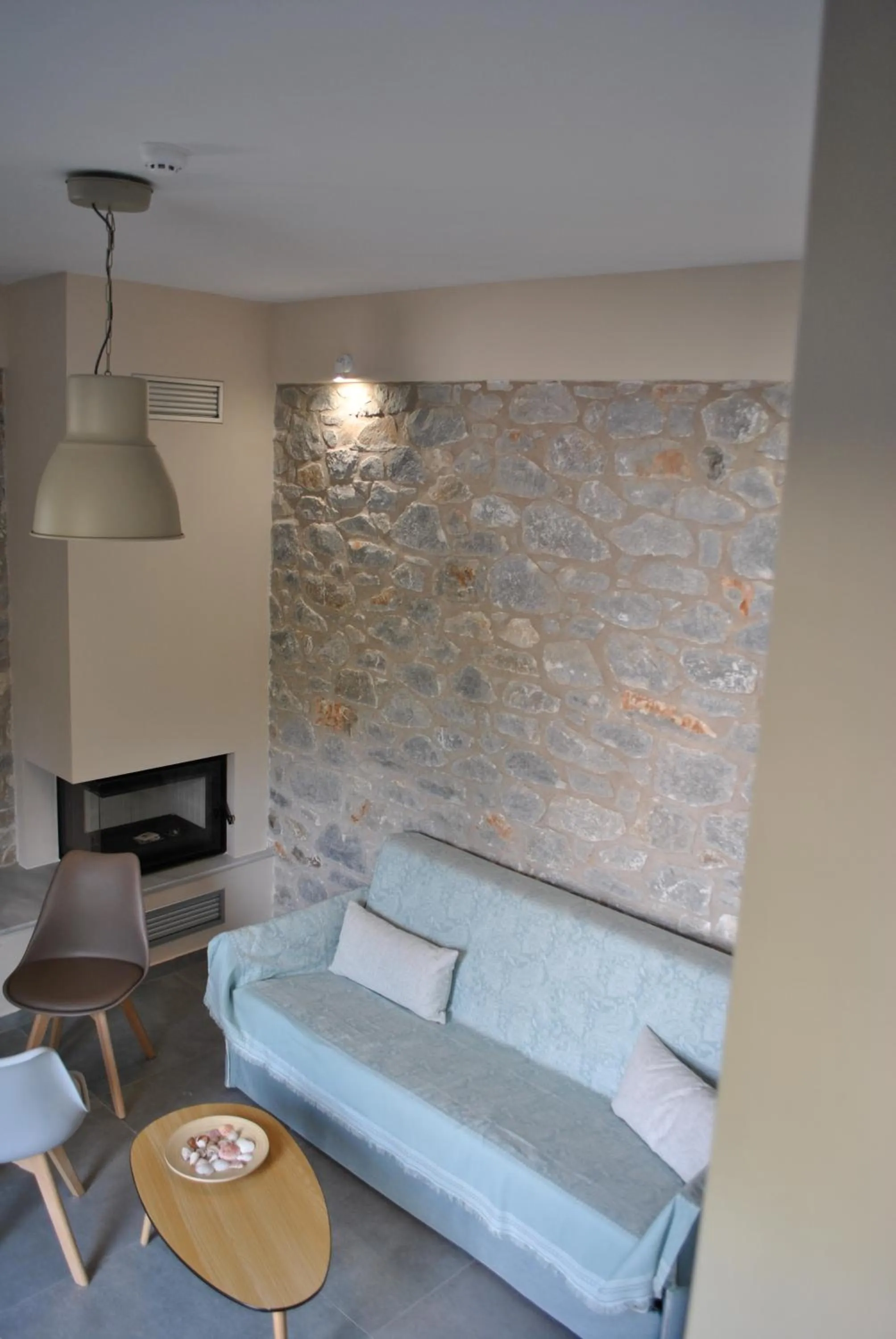 Petras Gi - Stone Houses