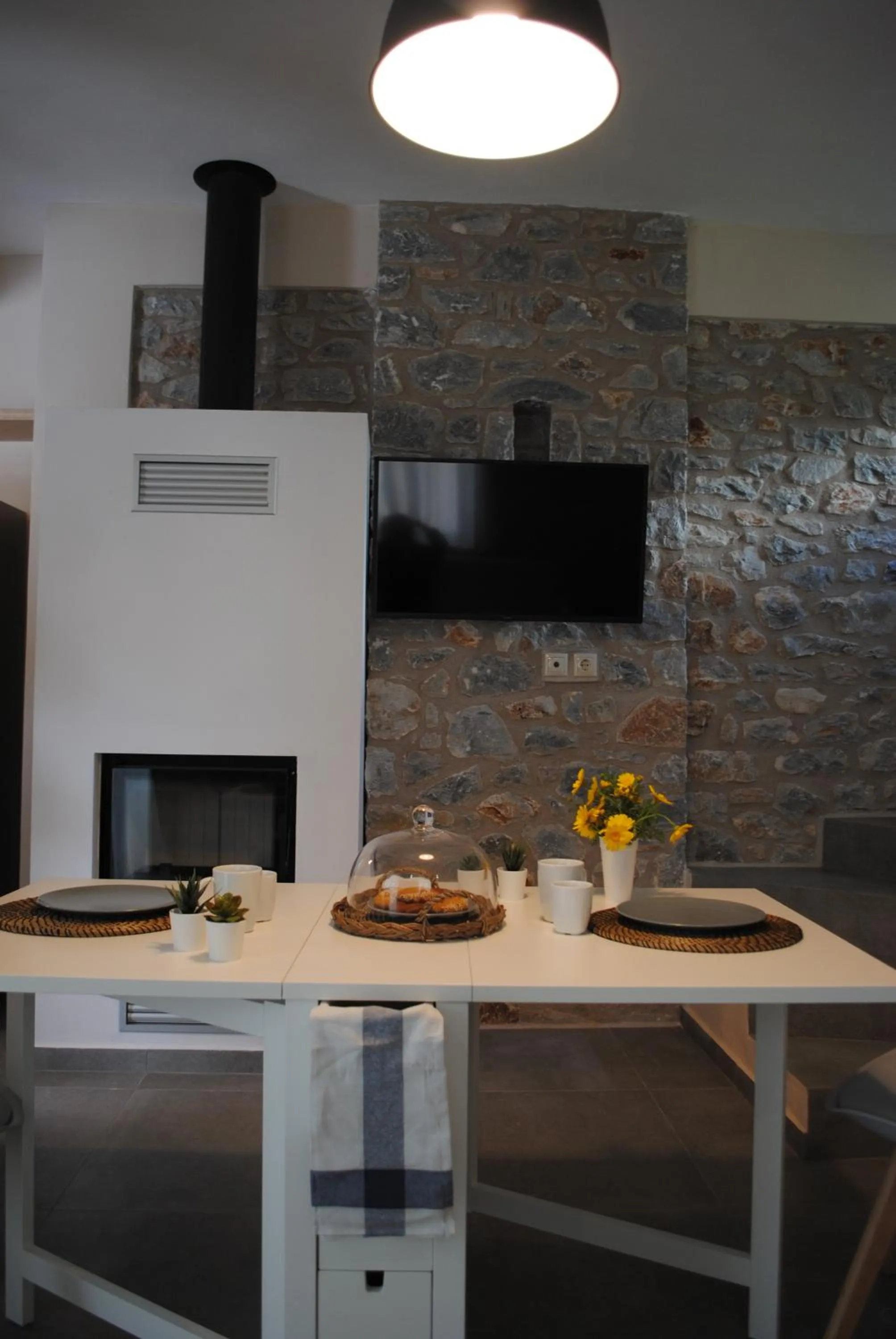 Petras Gi - Stone Houses