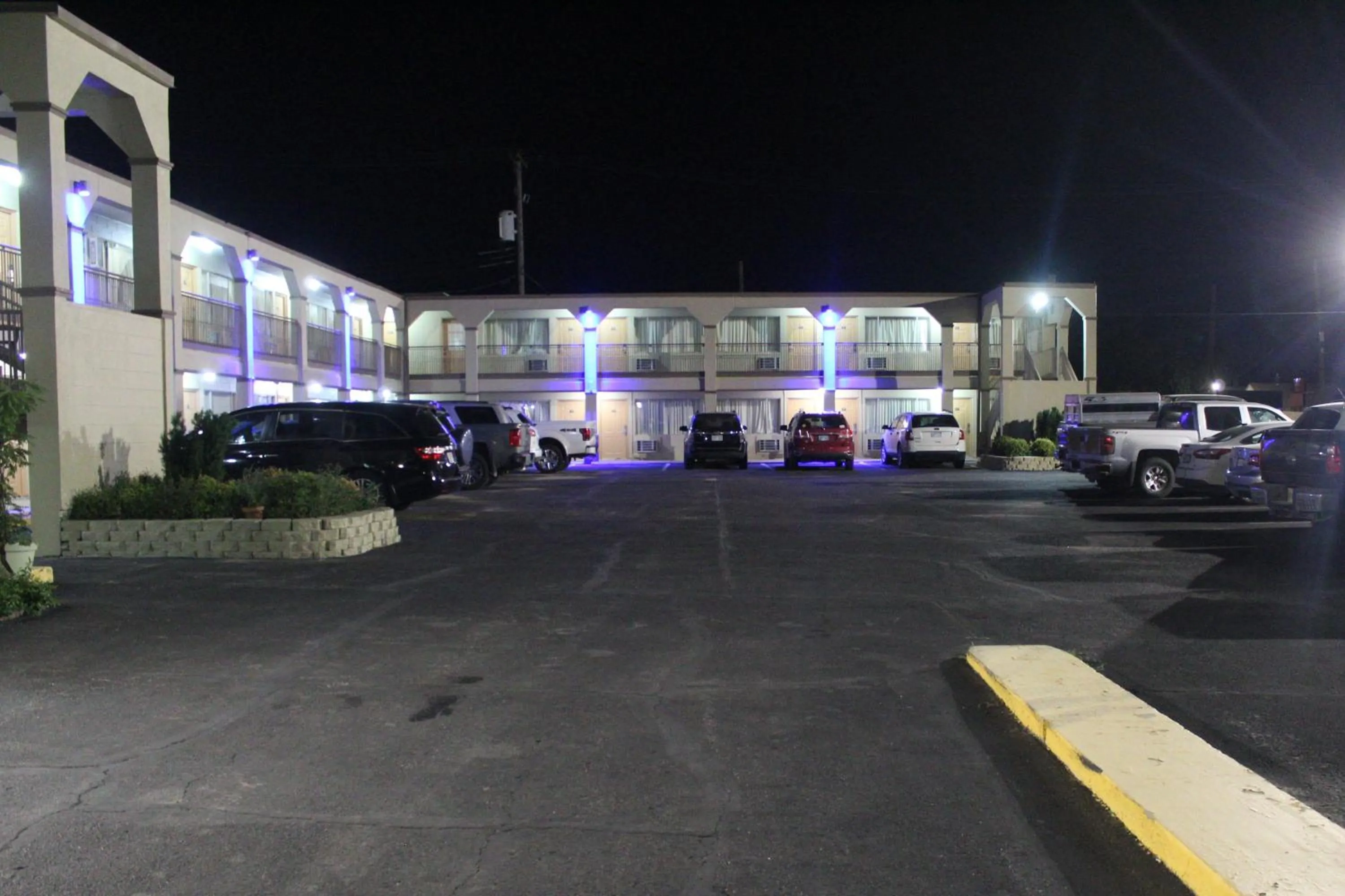 Property building in Hutchinson Inn