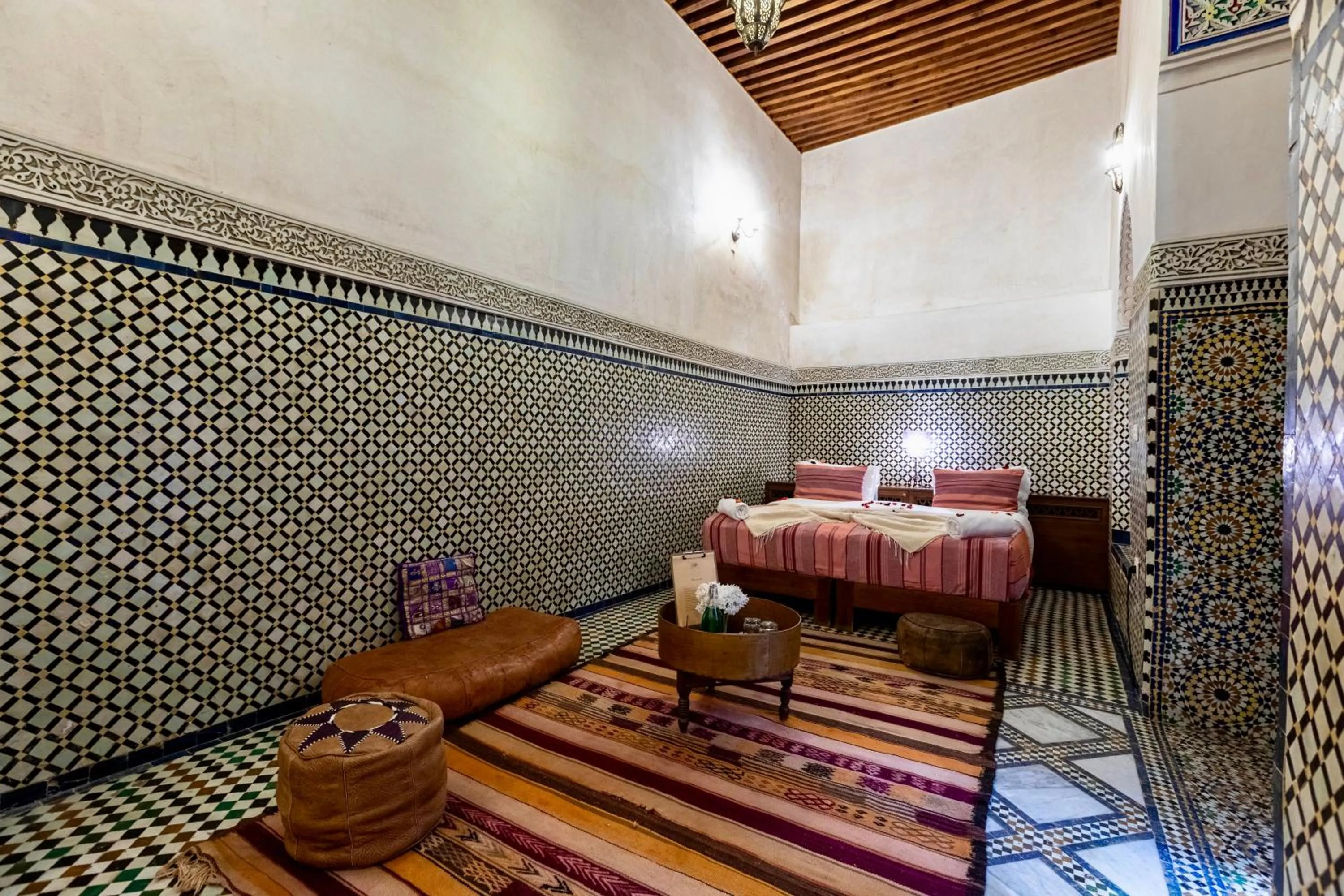 Bed in Dar Attajalli