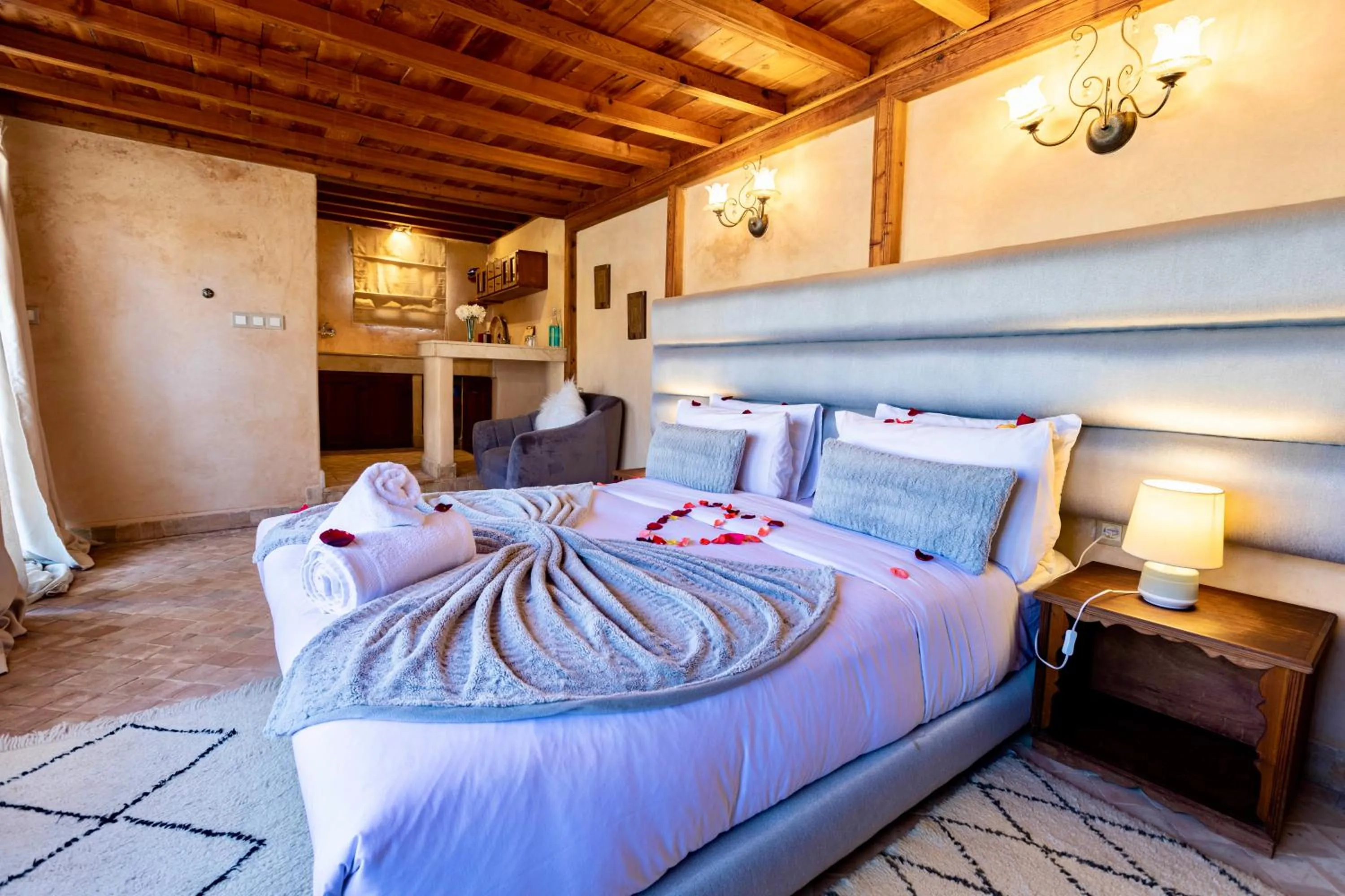 Bed in Dar Attajalli