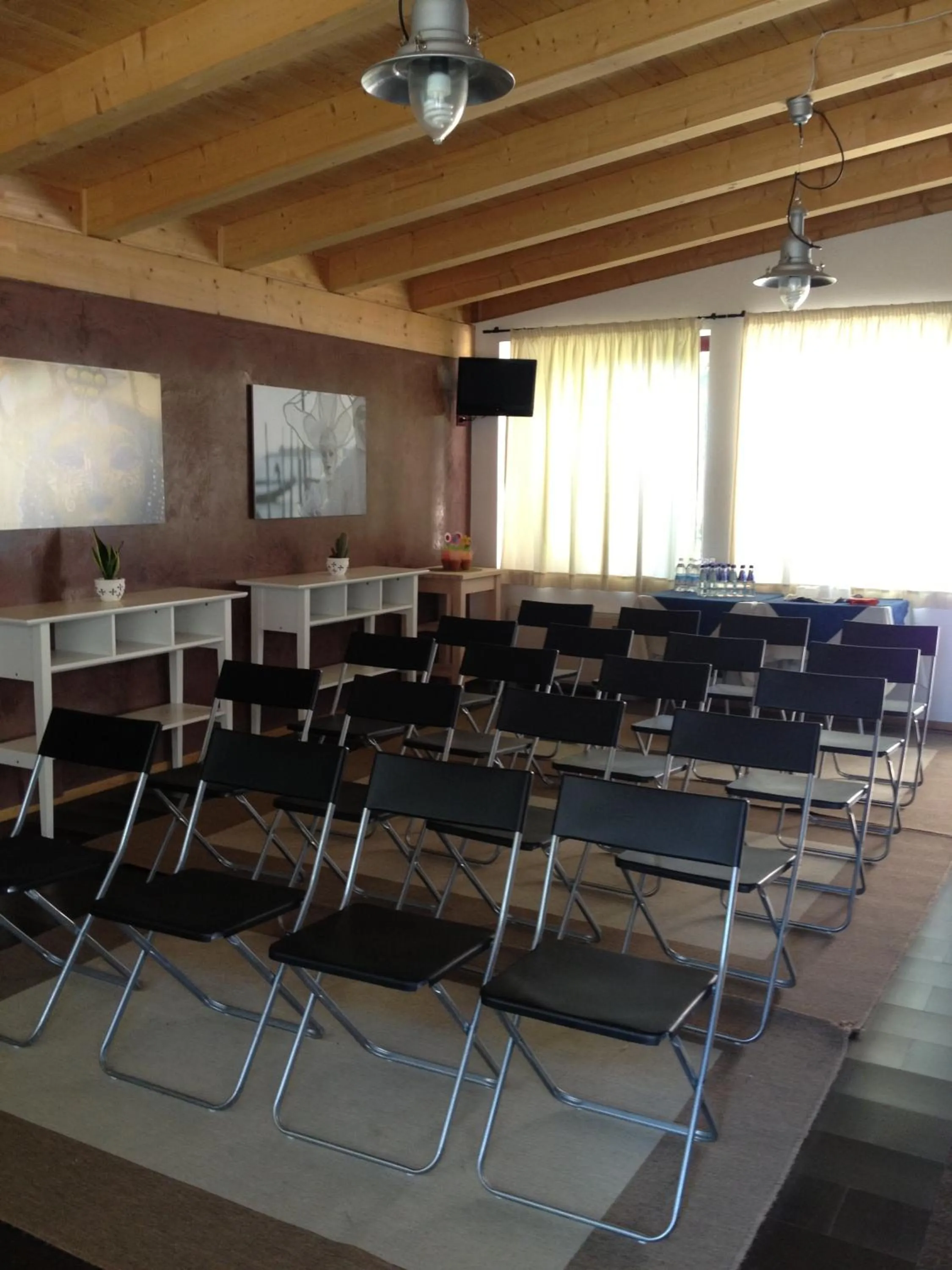 Communal lounge/ TV room in Hotel Angi