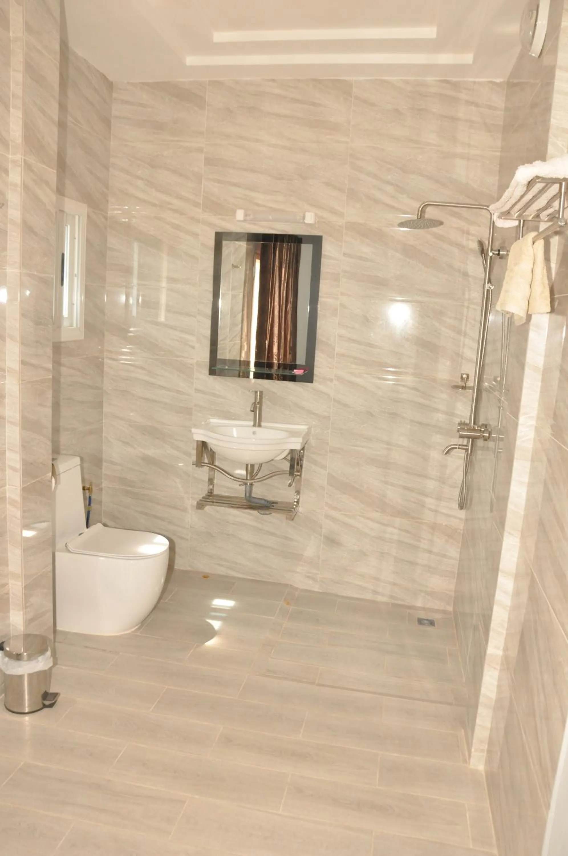 HOTEL AMBASSADORS ANNEXE