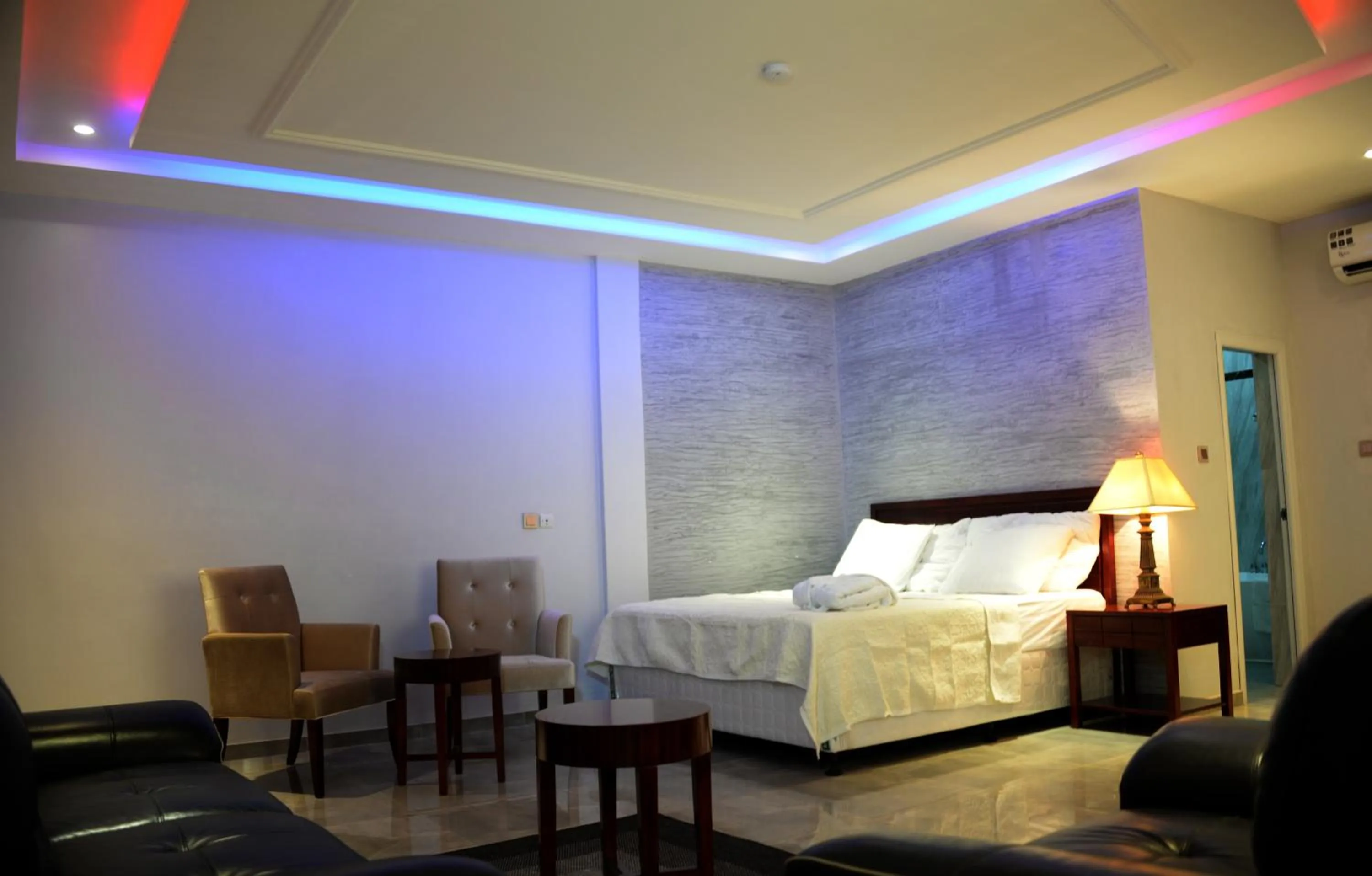 Bed in HOTEL AMBASSADORS ANNEXE