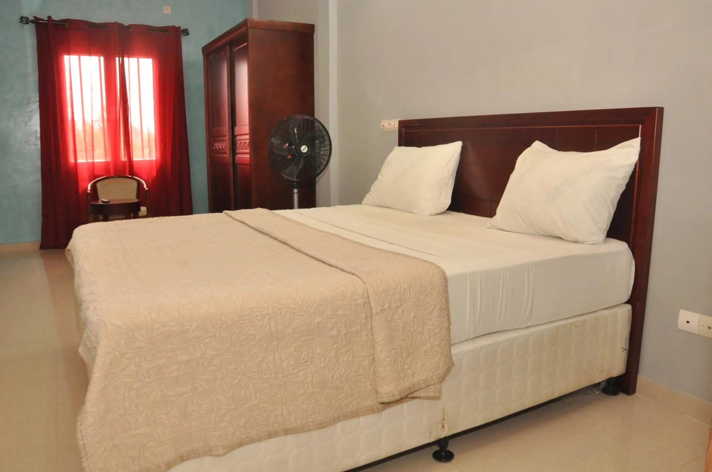 Bed in HOTEL AMBASSADORS ANNEXE