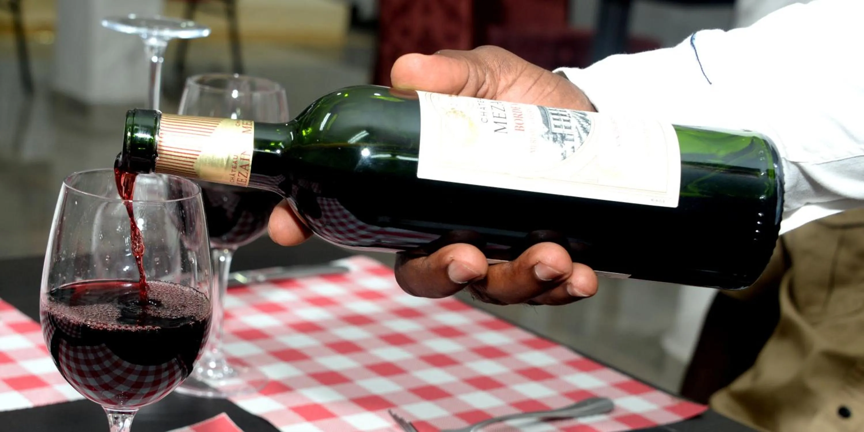 Restaurant/places to eat in HOTEL AMBASSADORS ANNEXE