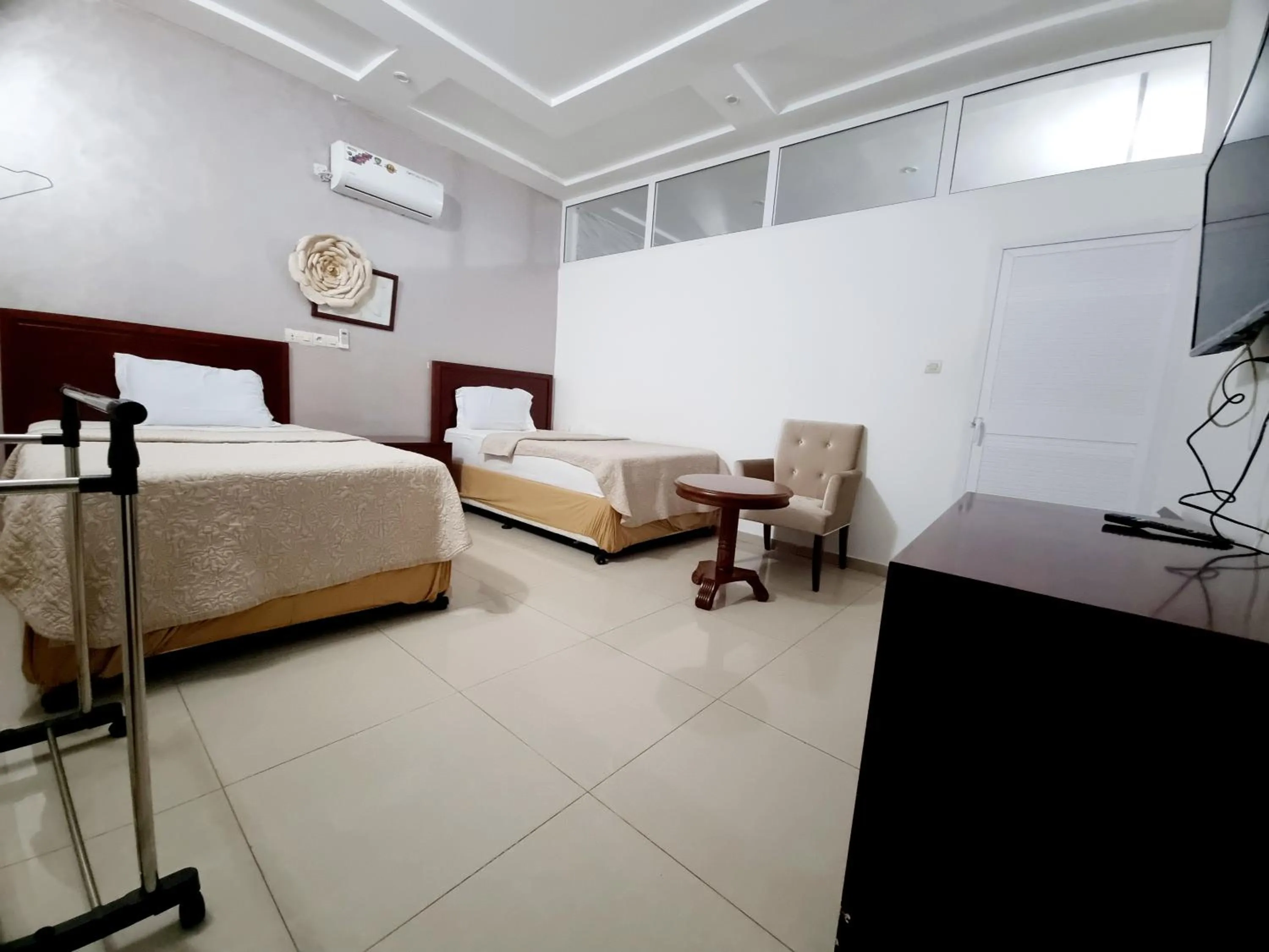 Bed in HOTEL AMBASSADORS ANNEXE