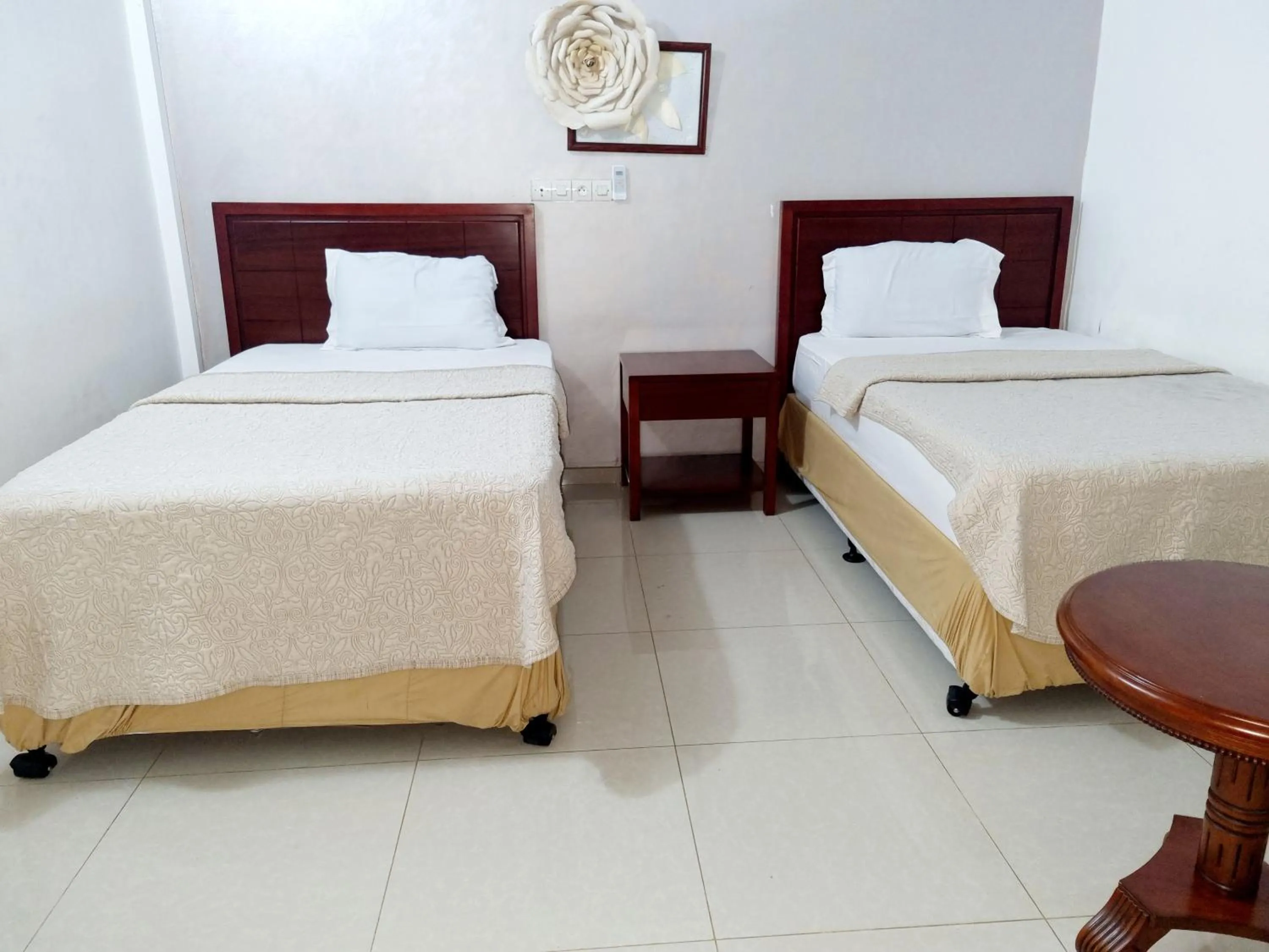 Bed in HOTEL AMBASSADORS ANNEXE
