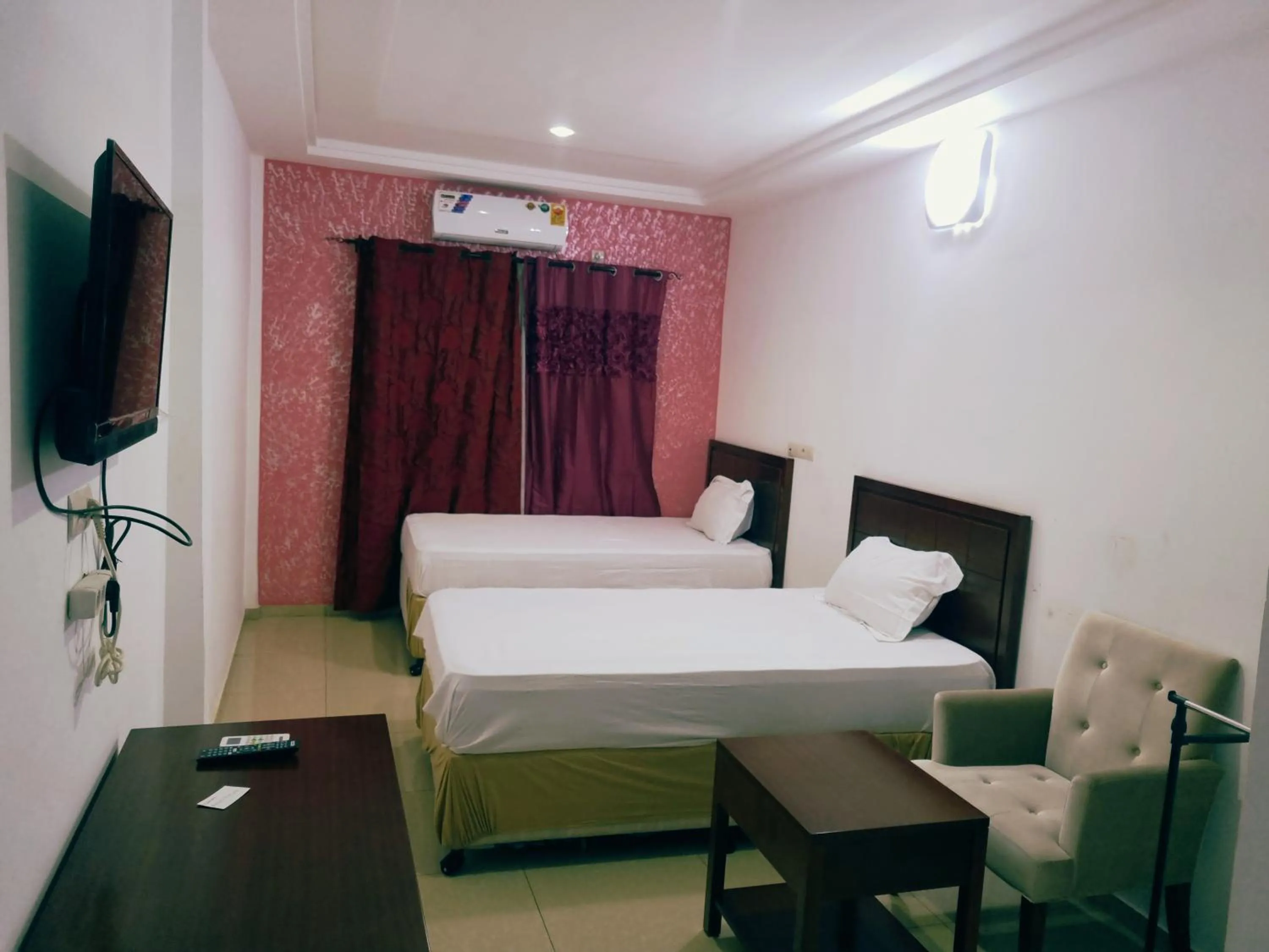Bed in HOTEL AMBASSADORS ANNEXE