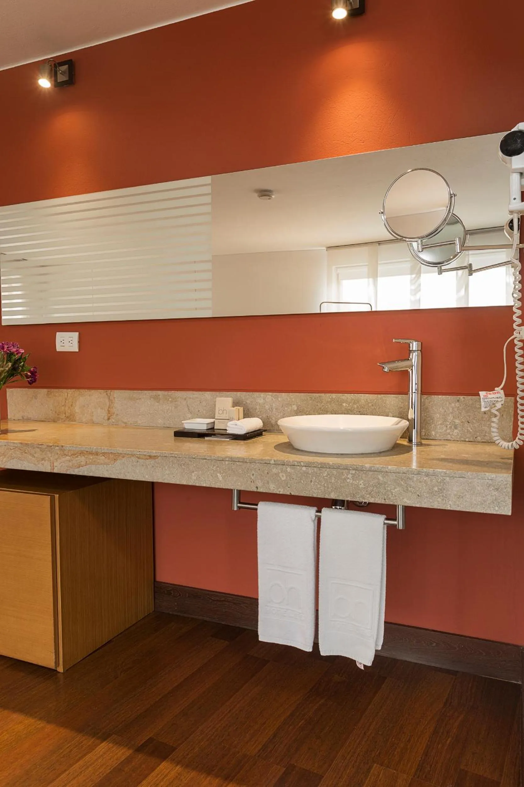 Bathroom in Hotel bh La Quinta