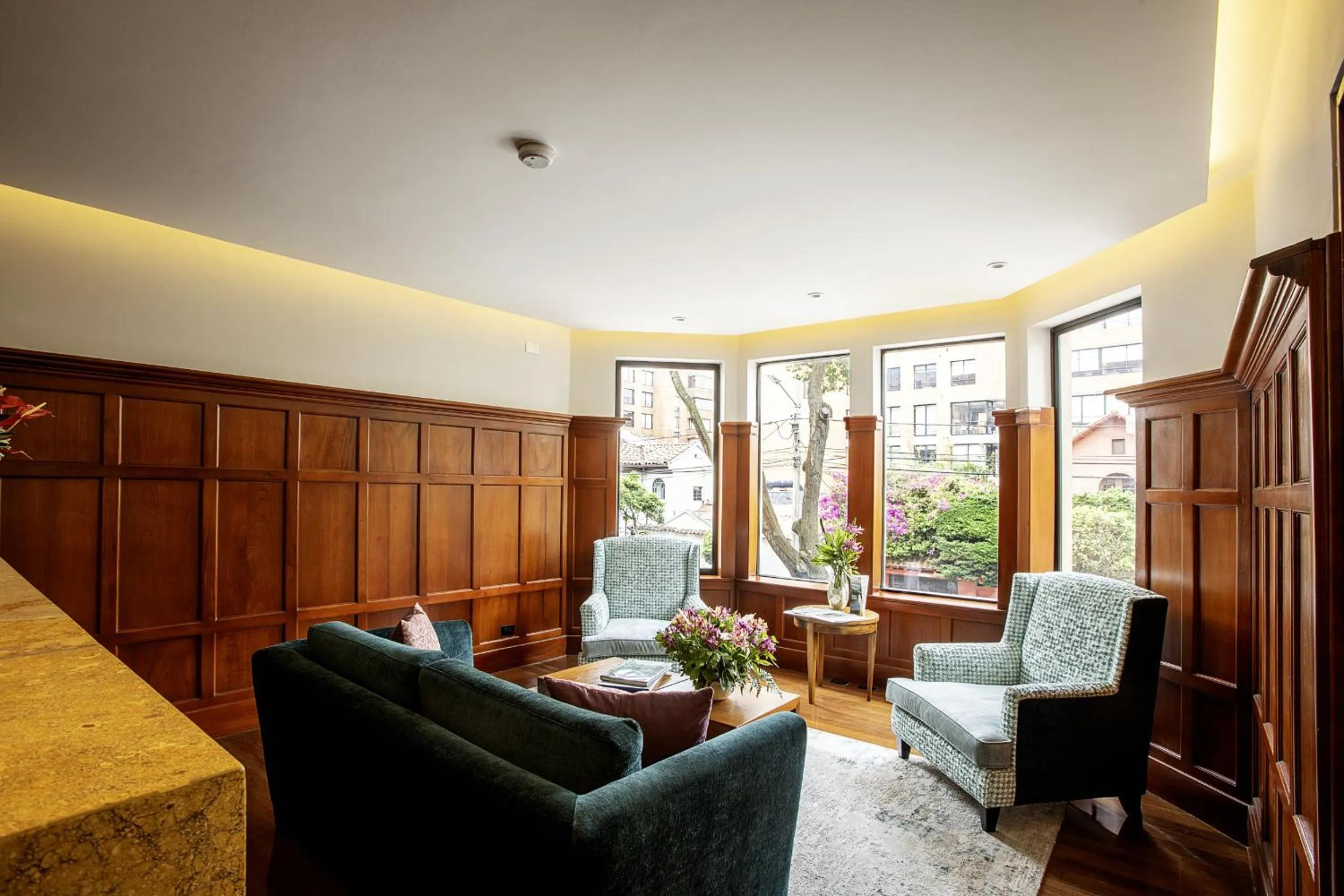 Property building in Hotel bh La Quinta