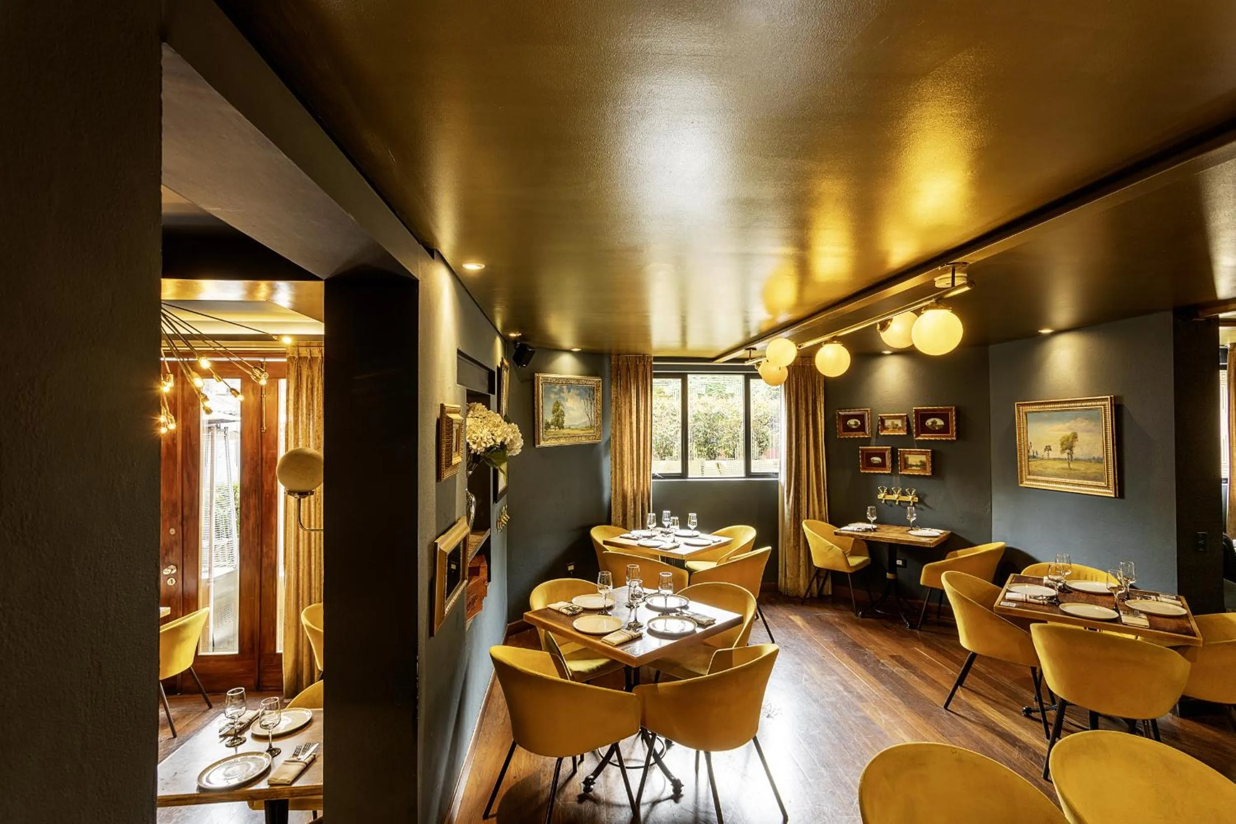 Restaurant/places to eat in Hotel bh La Quinta