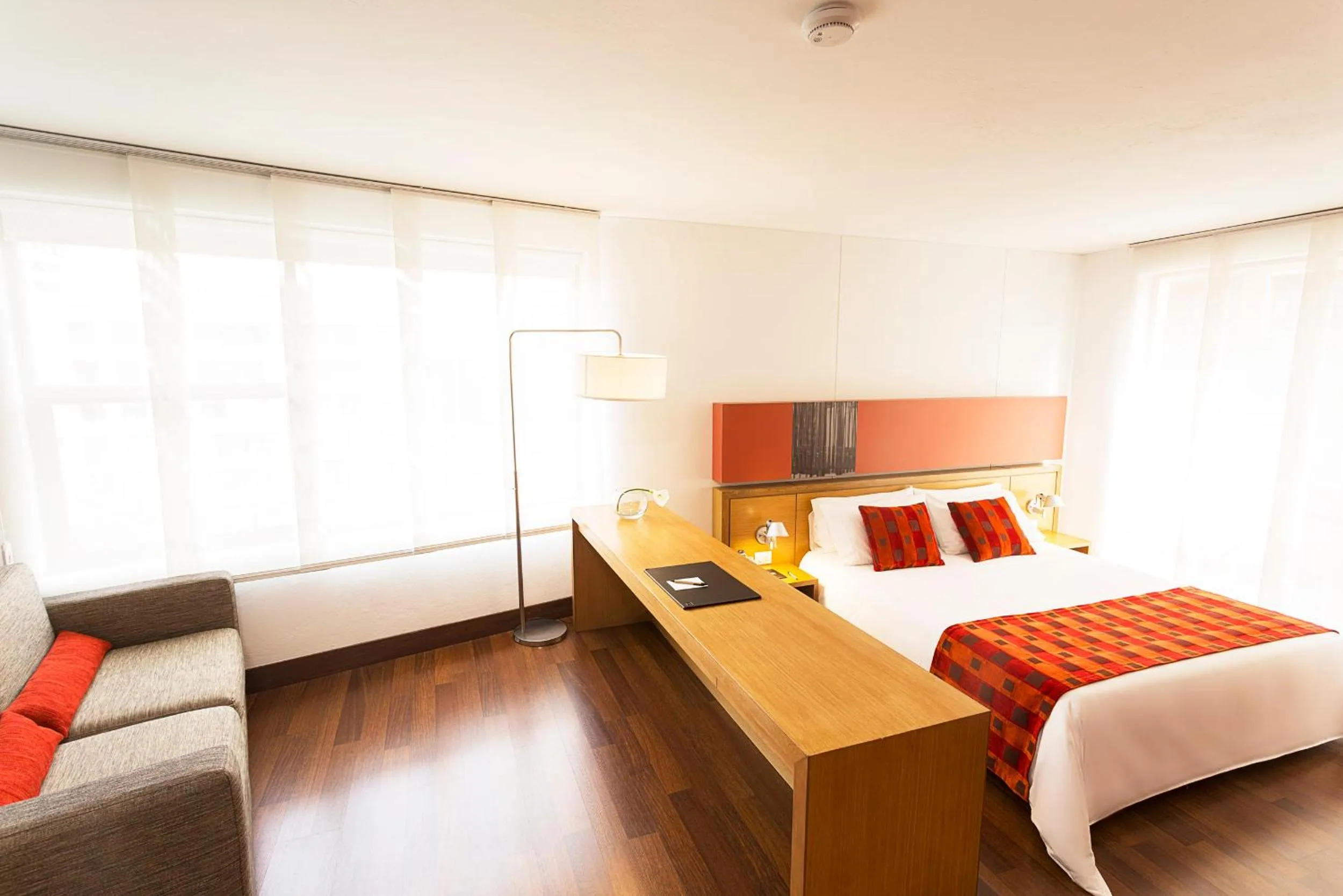 Bedroom, Bed in Hotel bh La Quinta