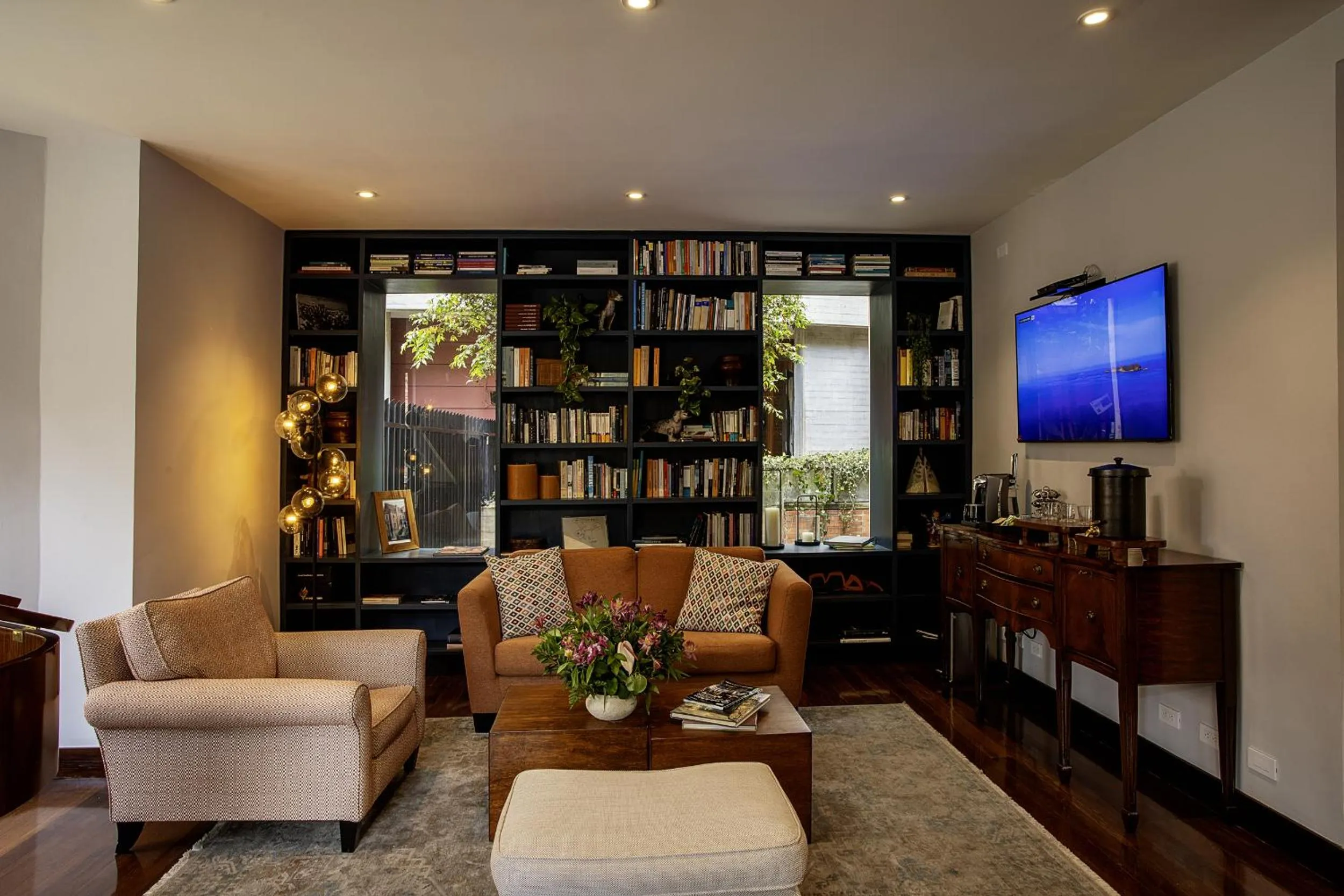 Property building in Hotel bh La Quinta