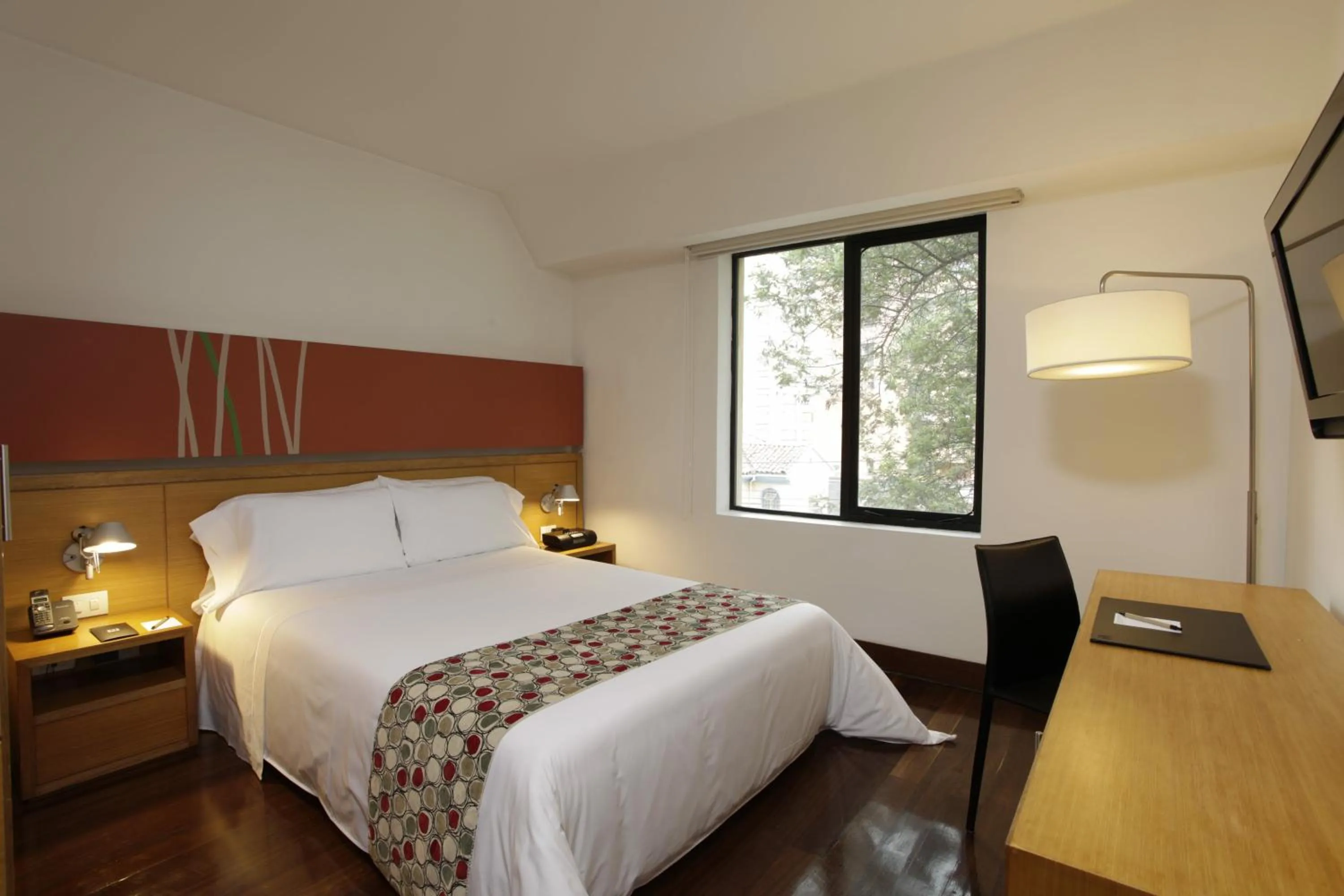 Bedroom, Bed in Hotel bh La Quinta