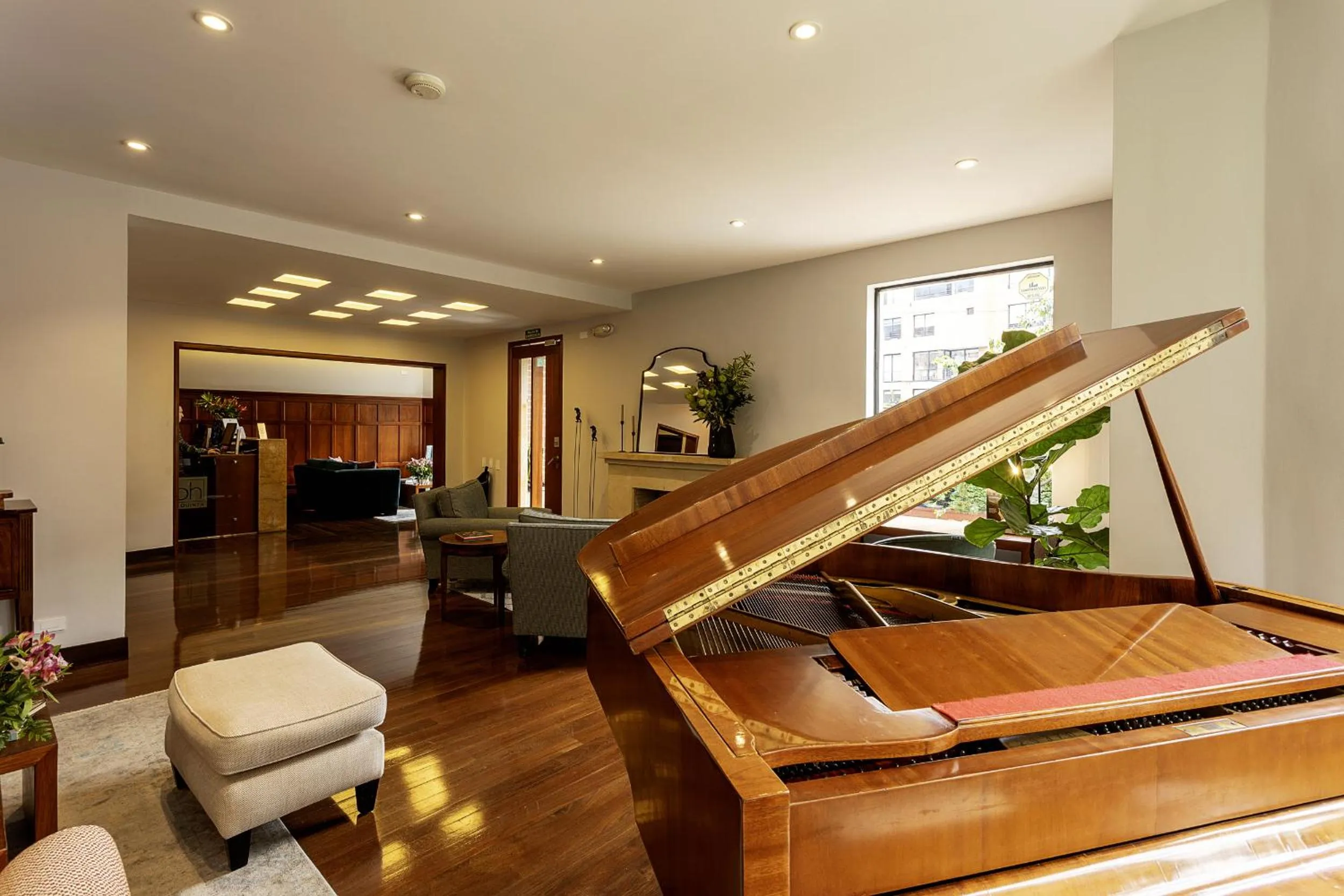 Property building in Hotel bh La Quinta