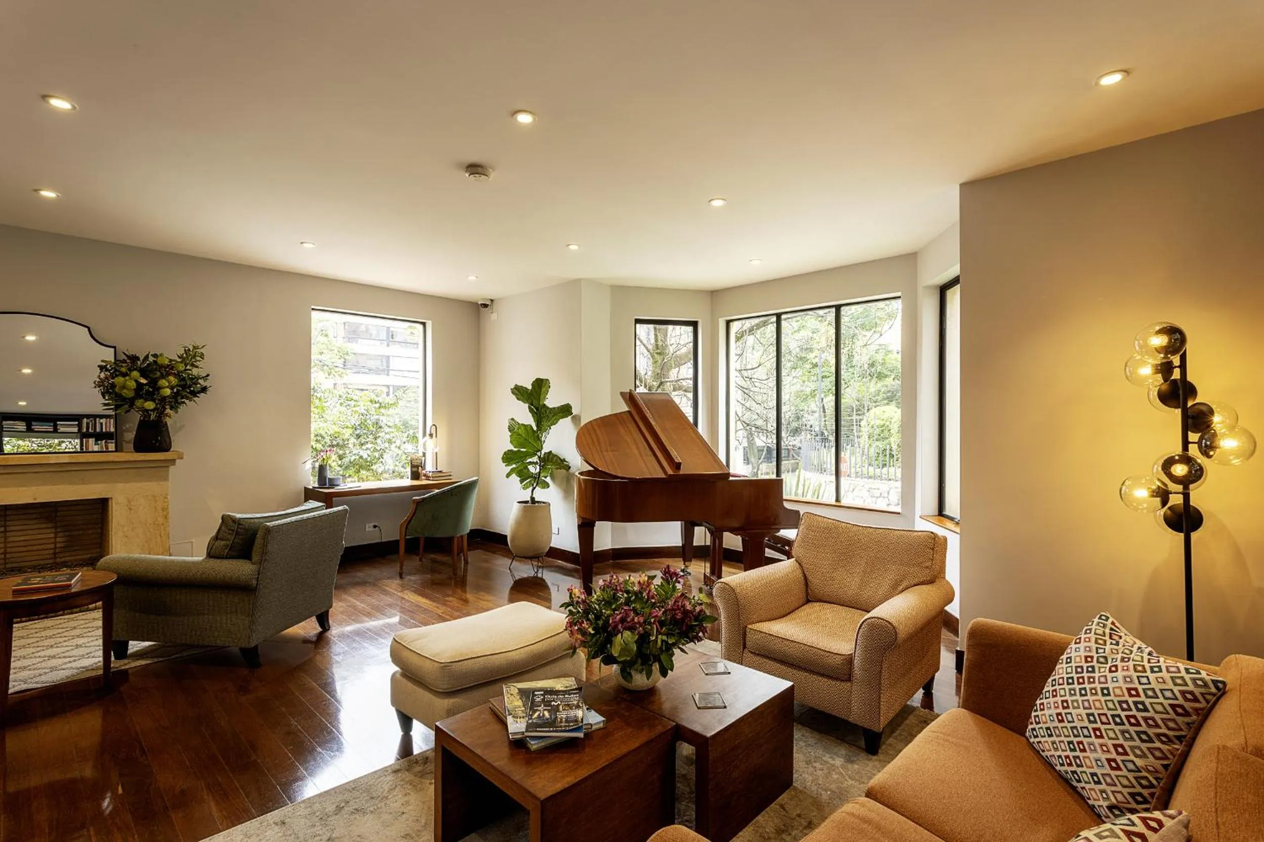 Property building in Hotel bh La Quinta