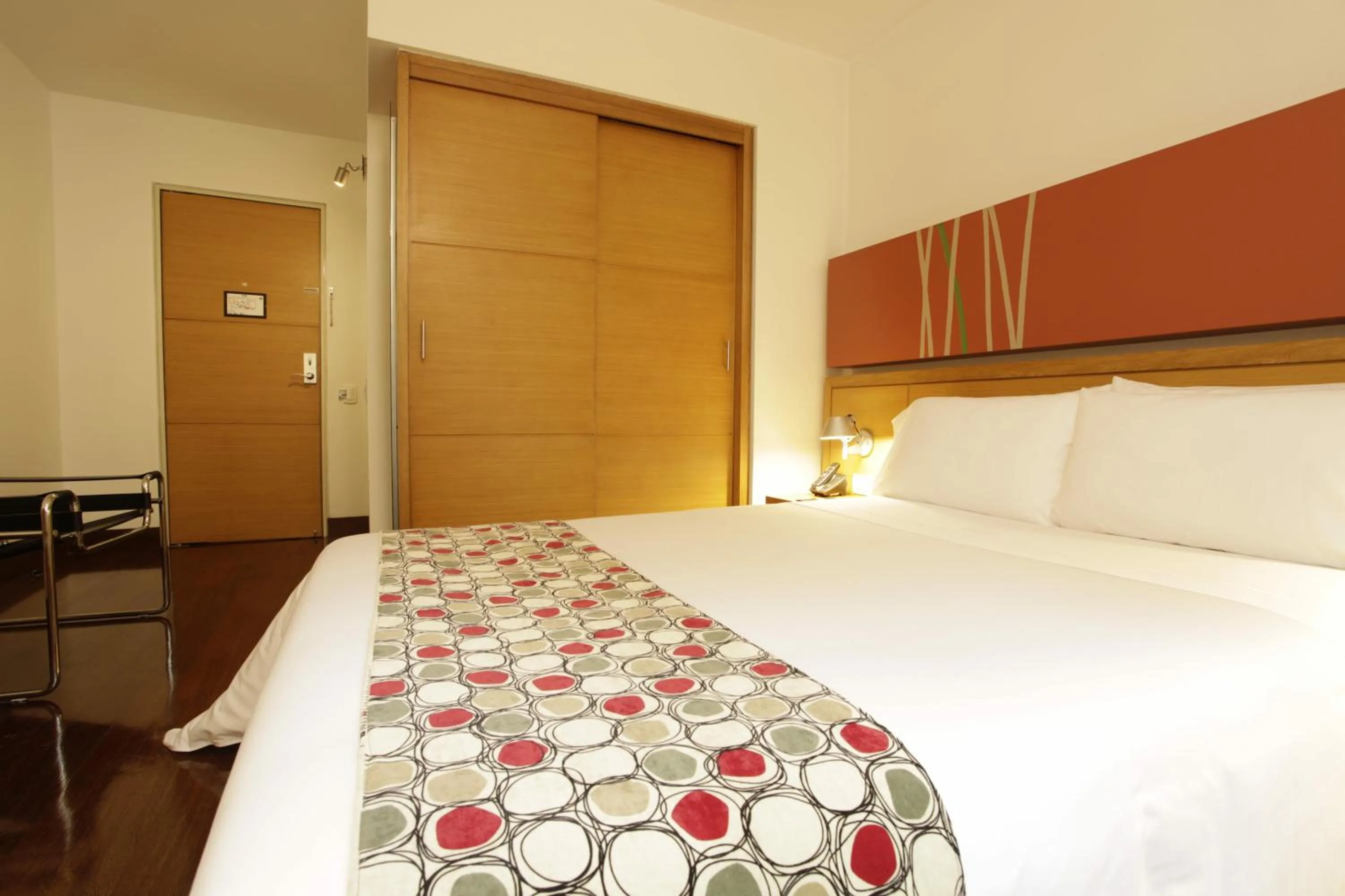 Bedroom, Bed in Hotel bh La Quinta