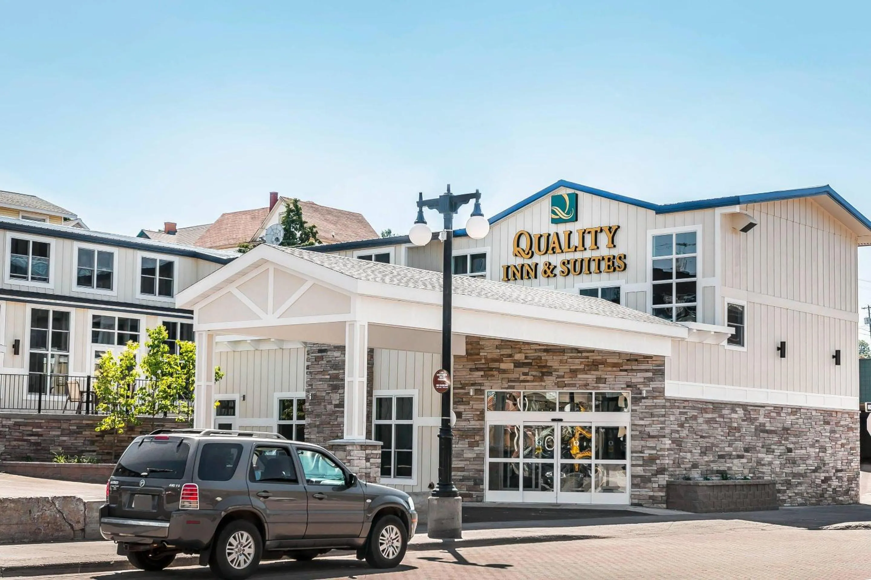 Property building in Quality Inn & Suites Houghton Downtown